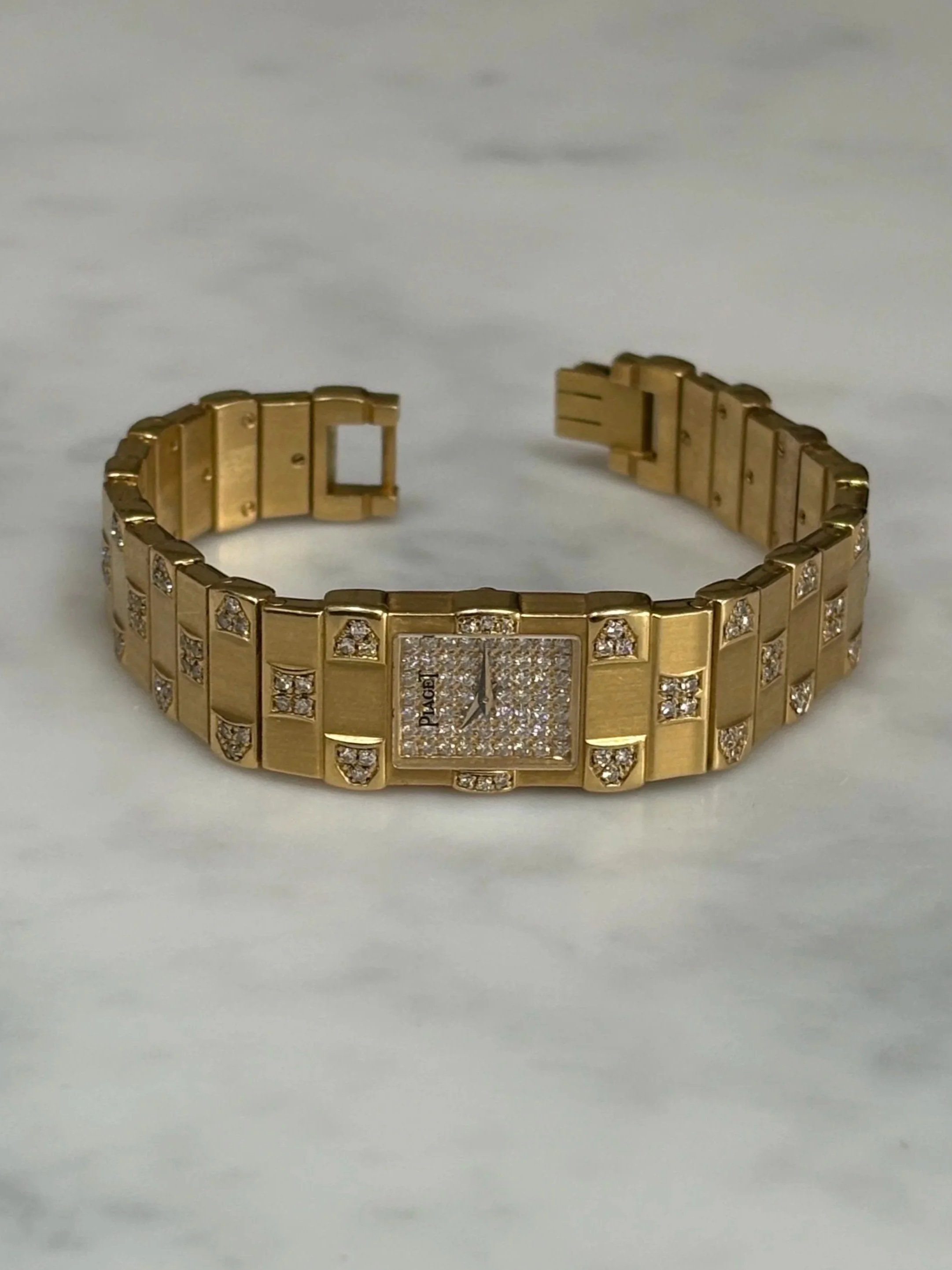 Piaget Polo Mini Yellow Gold Cuff Watch Pavé Diamond Dial & Fancy Diamond Bracelet ref. 15281 C585
