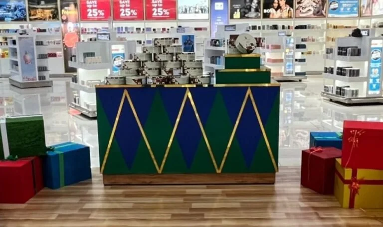 Kreol and Cochin Duty Free celebrate holiday season with festive cake offer