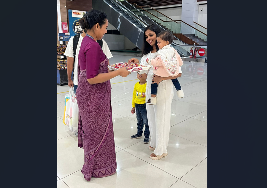 Cochin Duty Free and Alpha Kreol India celebrate Children’s Day with Vobro Polish chocolates