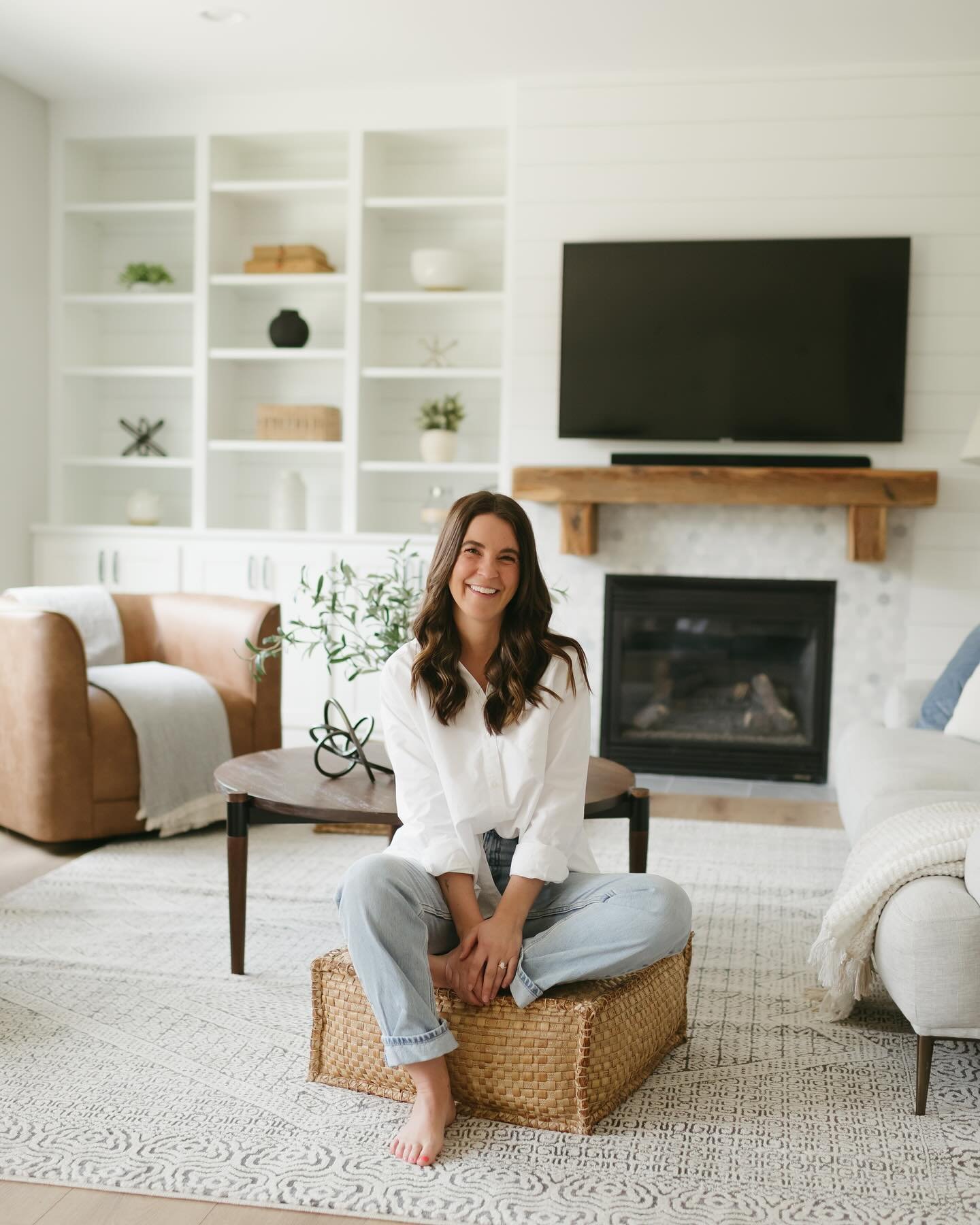 Obsessed with these photos from last month's shoot for @ideal_staging. Teresa is a queen and now I need to go redecorate my home with all this beautiful inspiration! 🤩