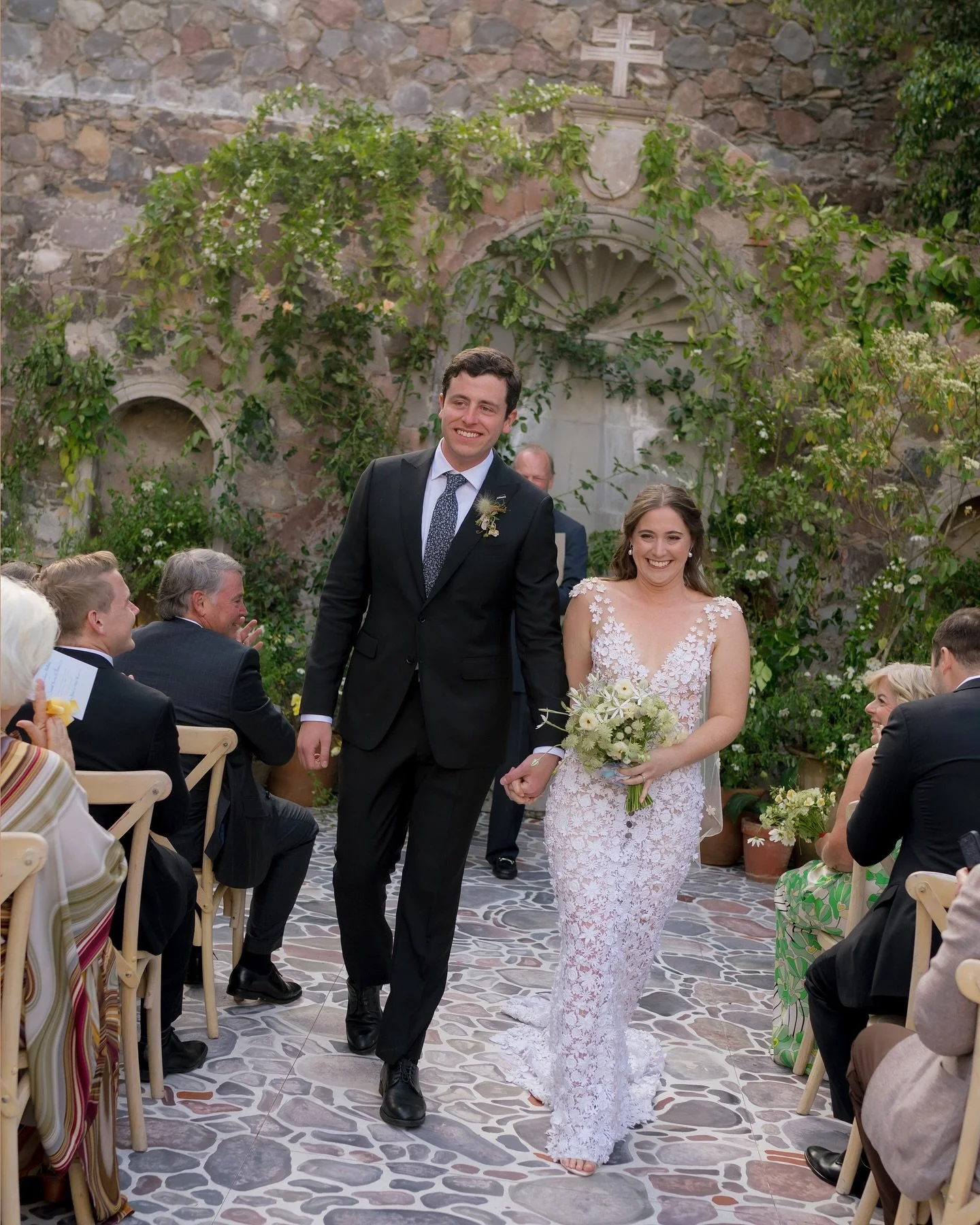 Ella &amp; Sam&rsquo;s happiest ceremony with florals &amp; a hand-painted floor that blended right in to @belmondcasadesierranevada. 

@augustacole 
@lamusadelasflores