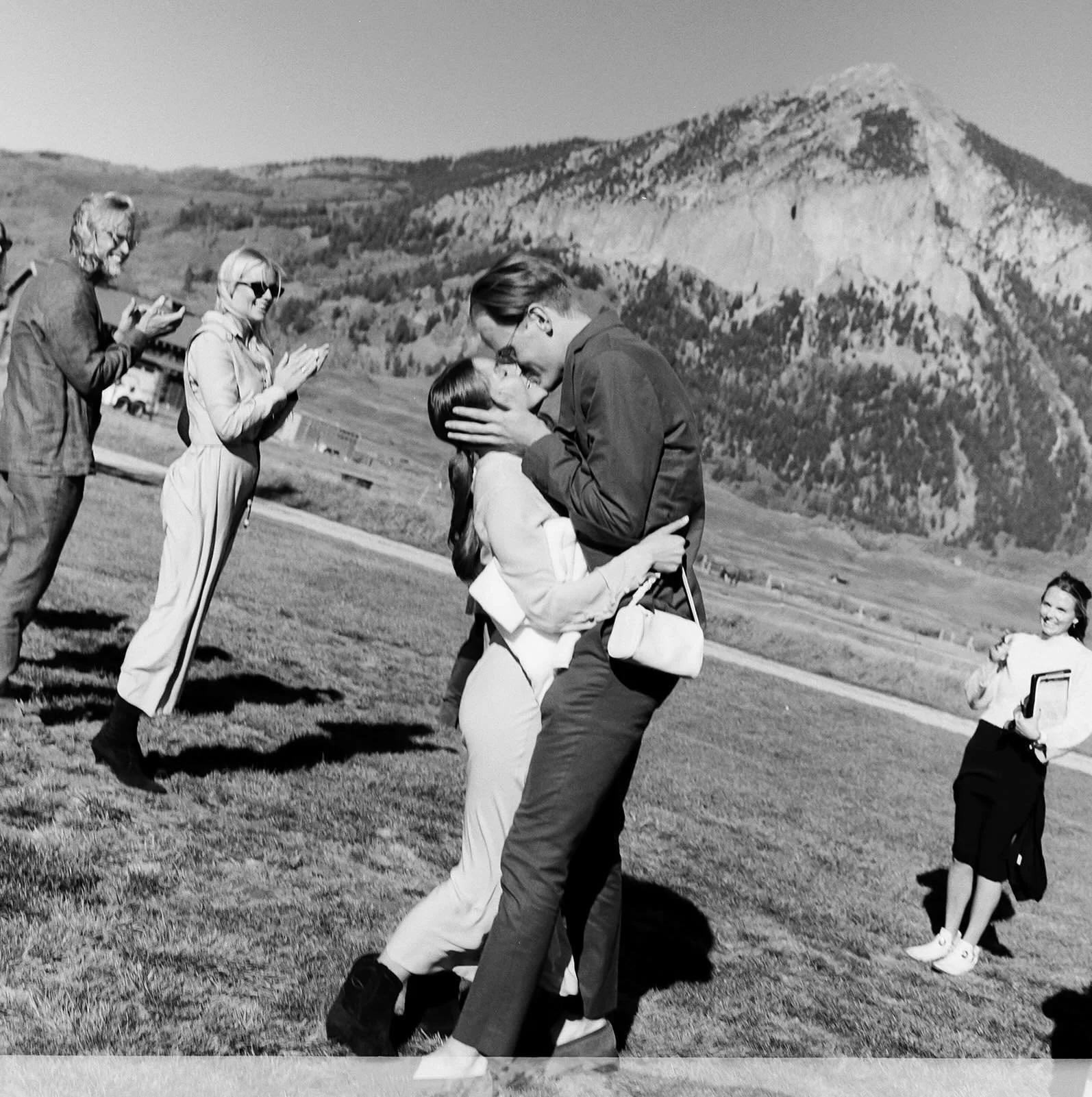 Rehearsed and ready, wind and all! 💙 The type of photos that come from the most easygoing, kind couple and family &amp; friends to match