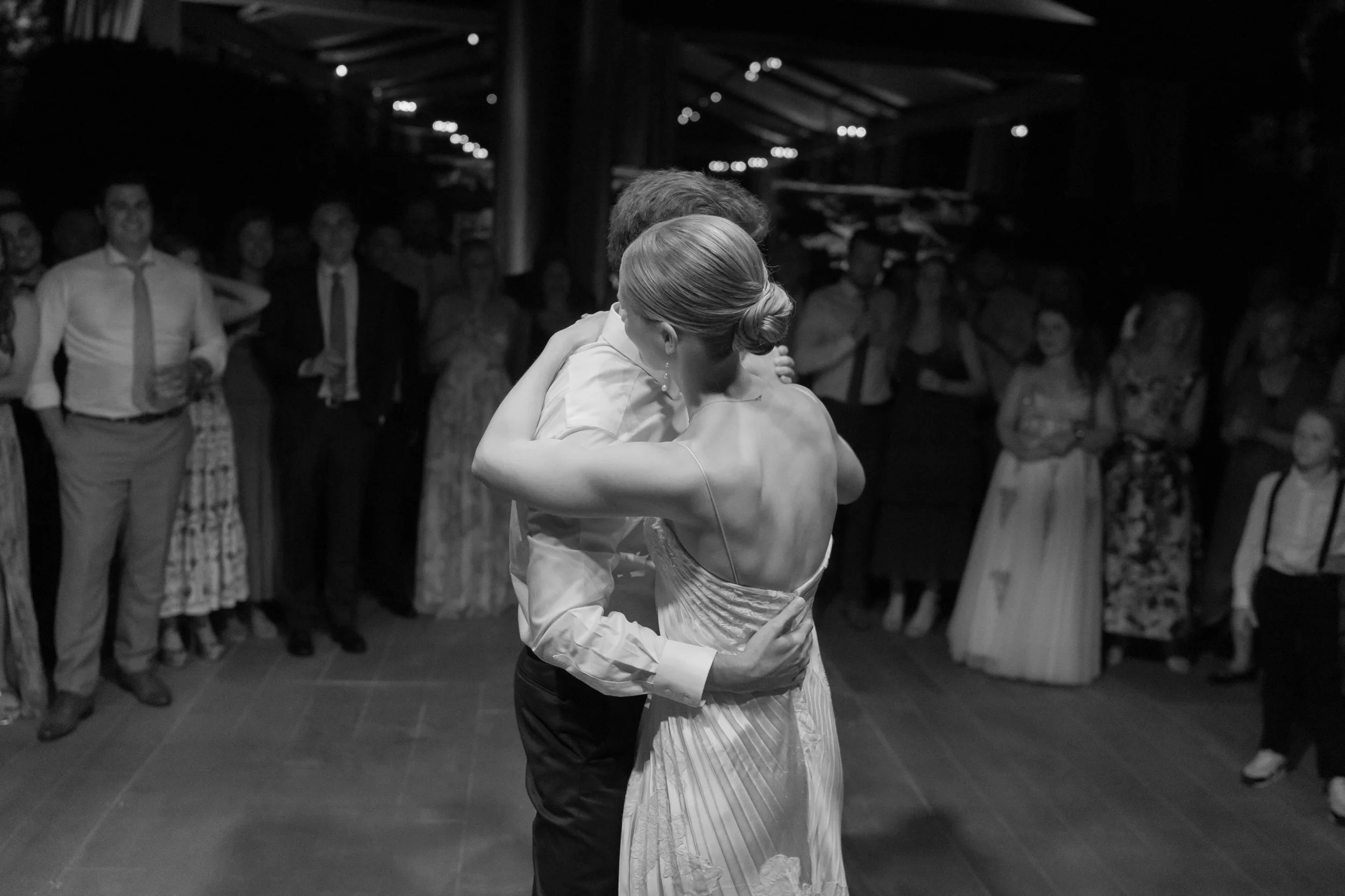 Nothing better than a first dance surrounded by loved ones ❤️ Planning &amp; design by @kerikettererwalterco