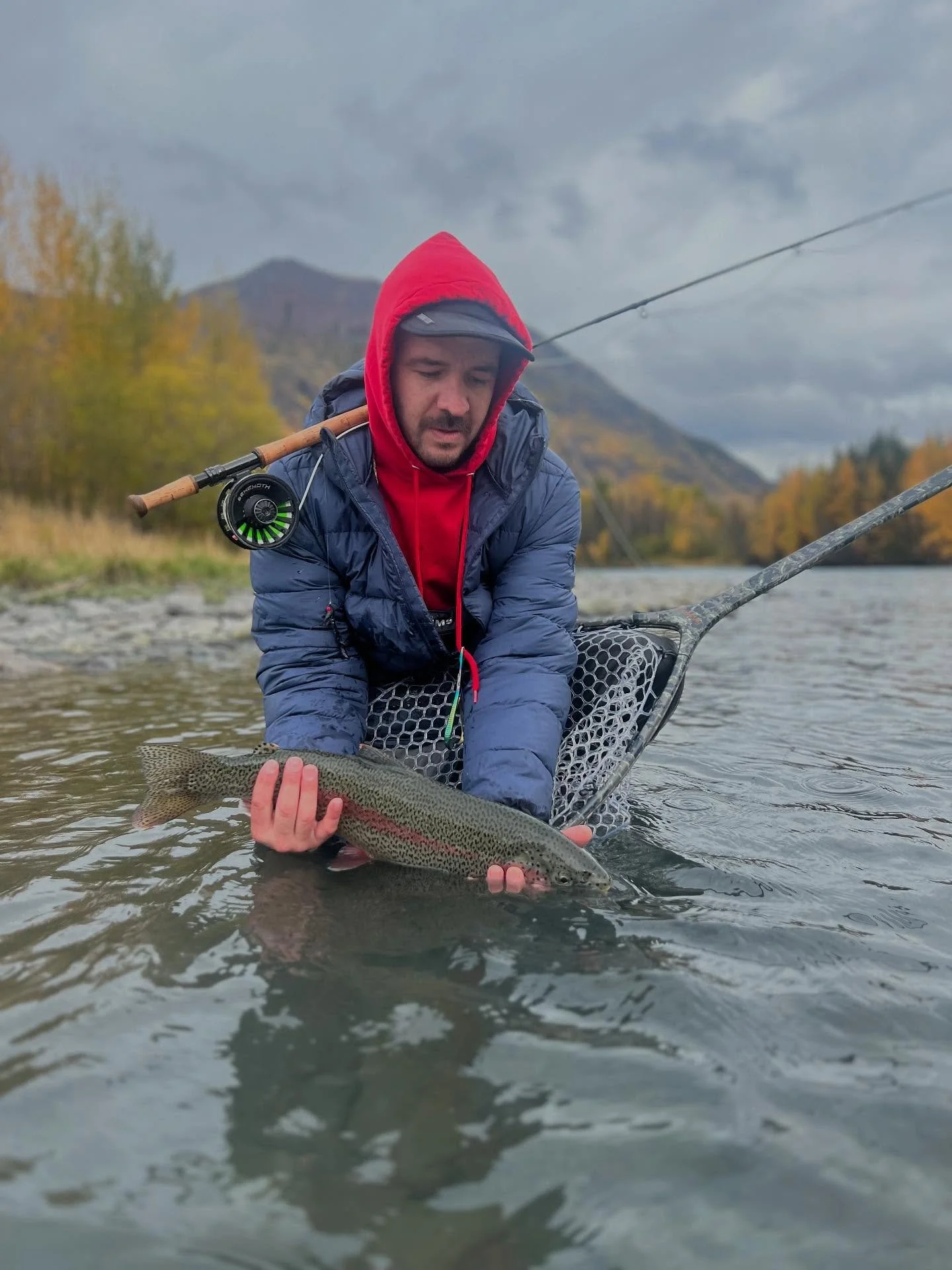 Fall fishing is such an incredible time to fish AK! Here is lead guide @ab_crazycreek swinging up a few nice Kenai bows on his custom hand tied graboid leeches! After fishing, the Northern lights and Big Dipper guide us guides back home, Up North! #f