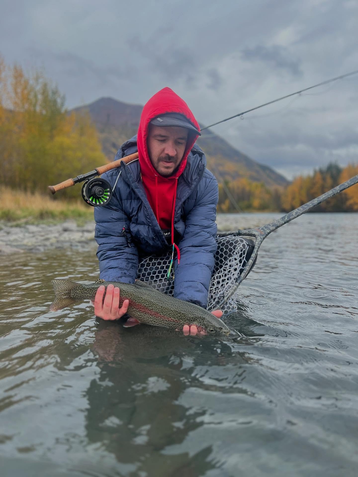 Fall fishing is such an incredible time to fish AK! Here is lead guide @ab_crazycreek swinging up a few nice Kenai bows on his custom hand tied graboid leeches! After fishing, the Northern lights and Big Dipper guide us guides back home, Up North! #f