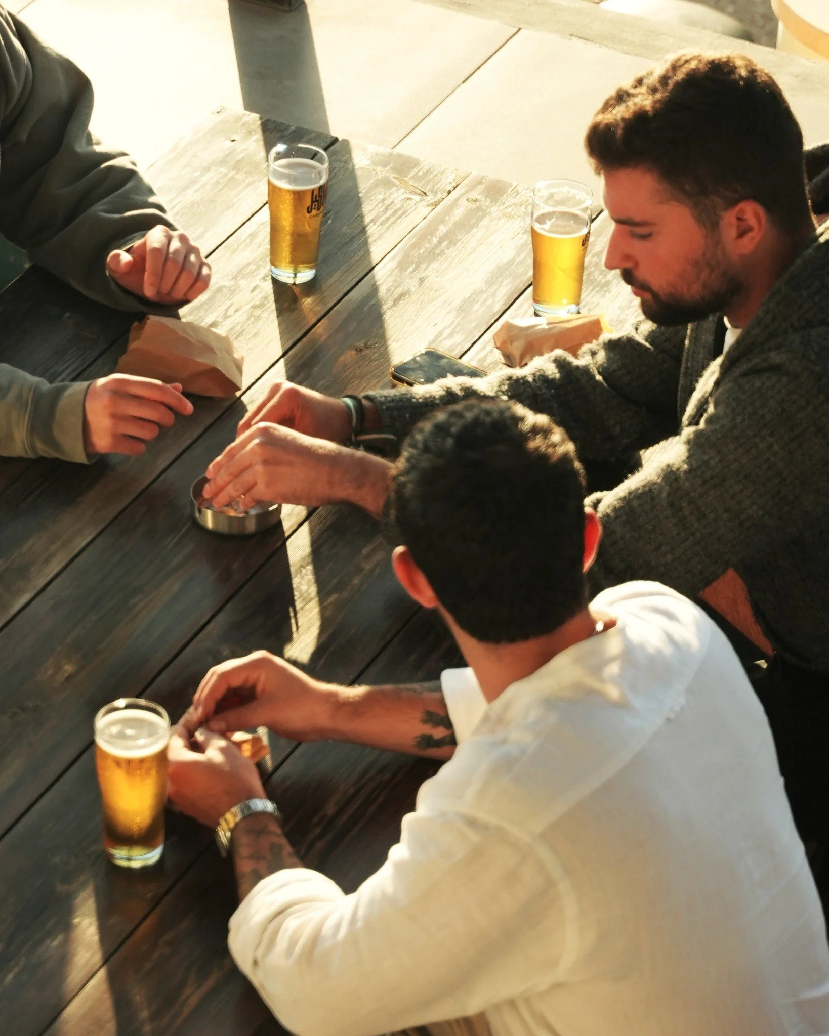 Autumn sun is fading little by little and the days are becoming shorter, don't miss it at the tasting room...🍂✨

#AutumnVibes #CraftBeerLovers #TastingRoomMoments #CraftBeerofJordan #BeerTime #CarakaleExperience #LocalBeer