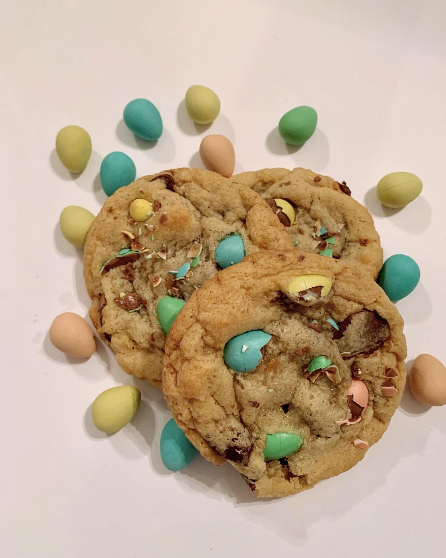 Our Easter specials are LIVE! 
⭐️ Mini Egg Cookies 
⭐️ Mini Egg Brownies 
⭐️ Mini Egg Chocolate Chunk Pizza 
Order to reserve your Easter treats! Send us a DM or head to the website. 
🤍 GF options available.