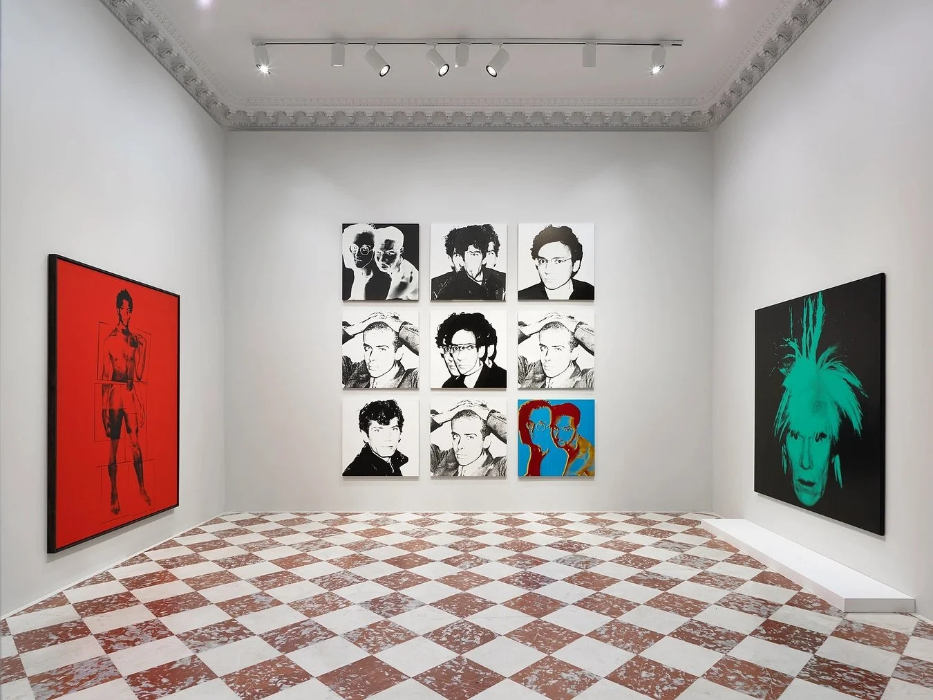 We wanted to take a moment to highlight Downtown/Uptown: New York in the Eighties, an exhibition co-curated by Mary Boone and Lévy Gorvy Dayan at 19 East 64th Street. The show runs through December 13, 2025. The exhibition includes a range of