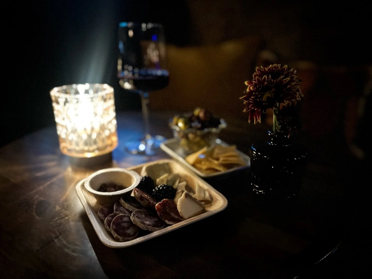 Charcuterie boards are here! With a lovely selection of meat and cheese from @caputosmarket. Perfect for pairing with a glass of Syrah to get into that holiday spirit! ✨ 

Stop by after your Black Friday shopping to grab a giftcard for your favorite 