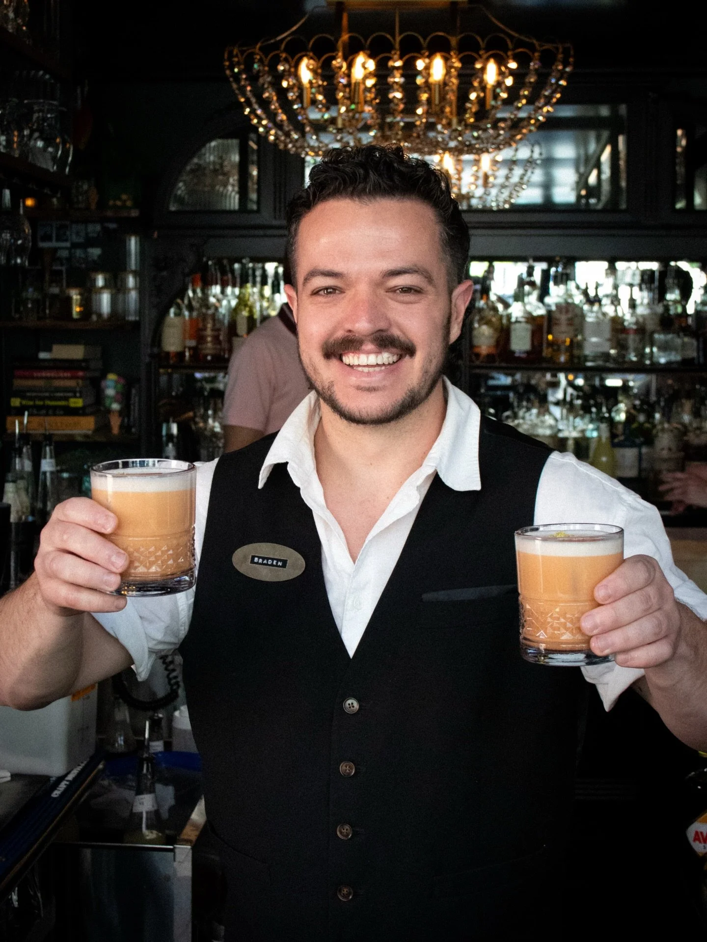 ✨Stacy&rsquo;s Mom ✨
An absolute icon on our spring menu. Made with @ransomspirits gin, pineapple rum, strega, house made pistachio &amp; paprika orgeat, egg white, and citrus. She really has got it goin on! Come enjoy one on this beautiful afternoon