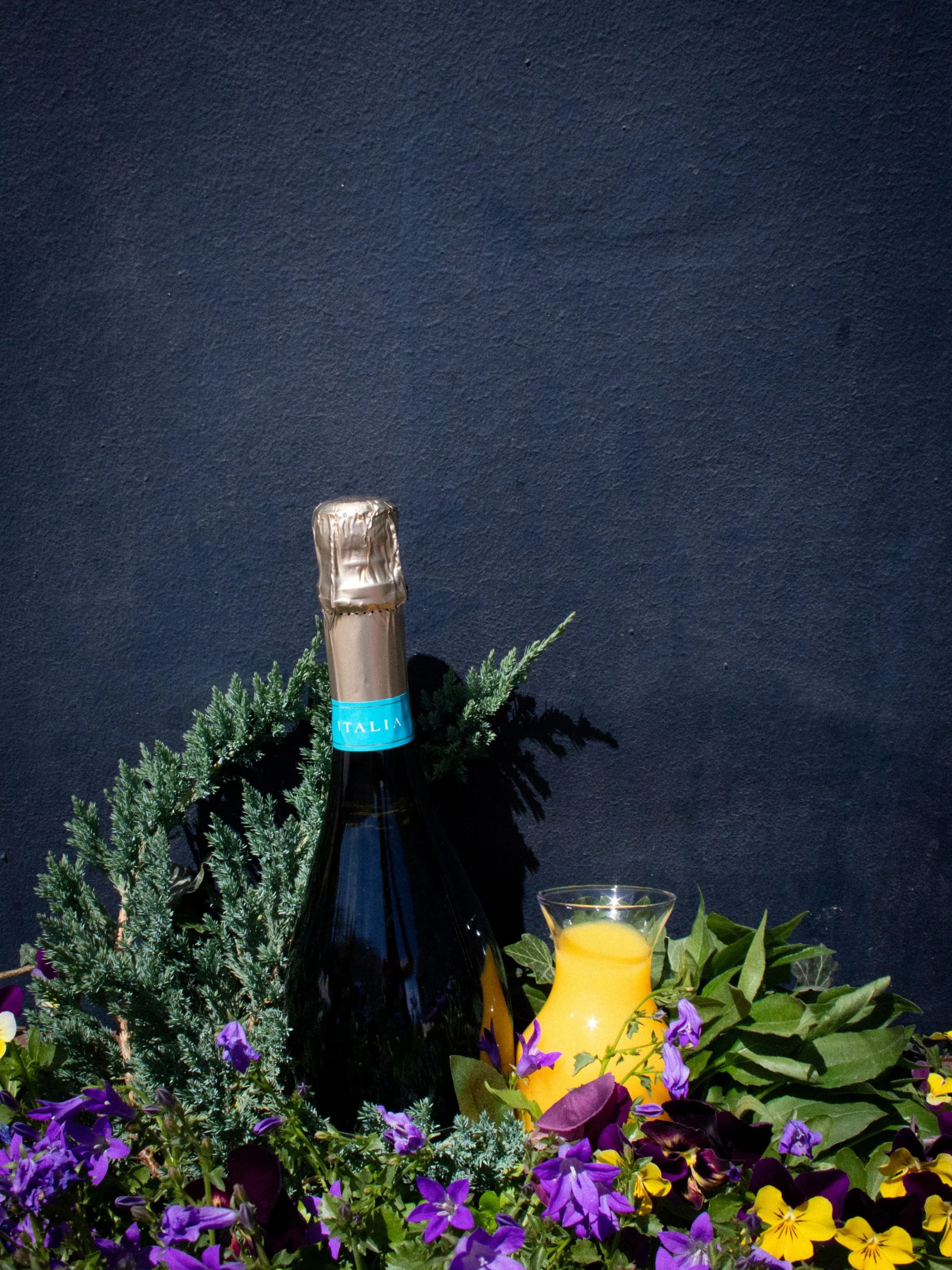 Tomorrow is all about mom! Bring her in for a Mother&rsquo;s Day in the sunshine on our patio and some Mom-osas! $25 for a bottle of Prosecco &amp; carafe of juice of choice. 🥂

#mothersdayspecial #slcpatio #slcwinebar