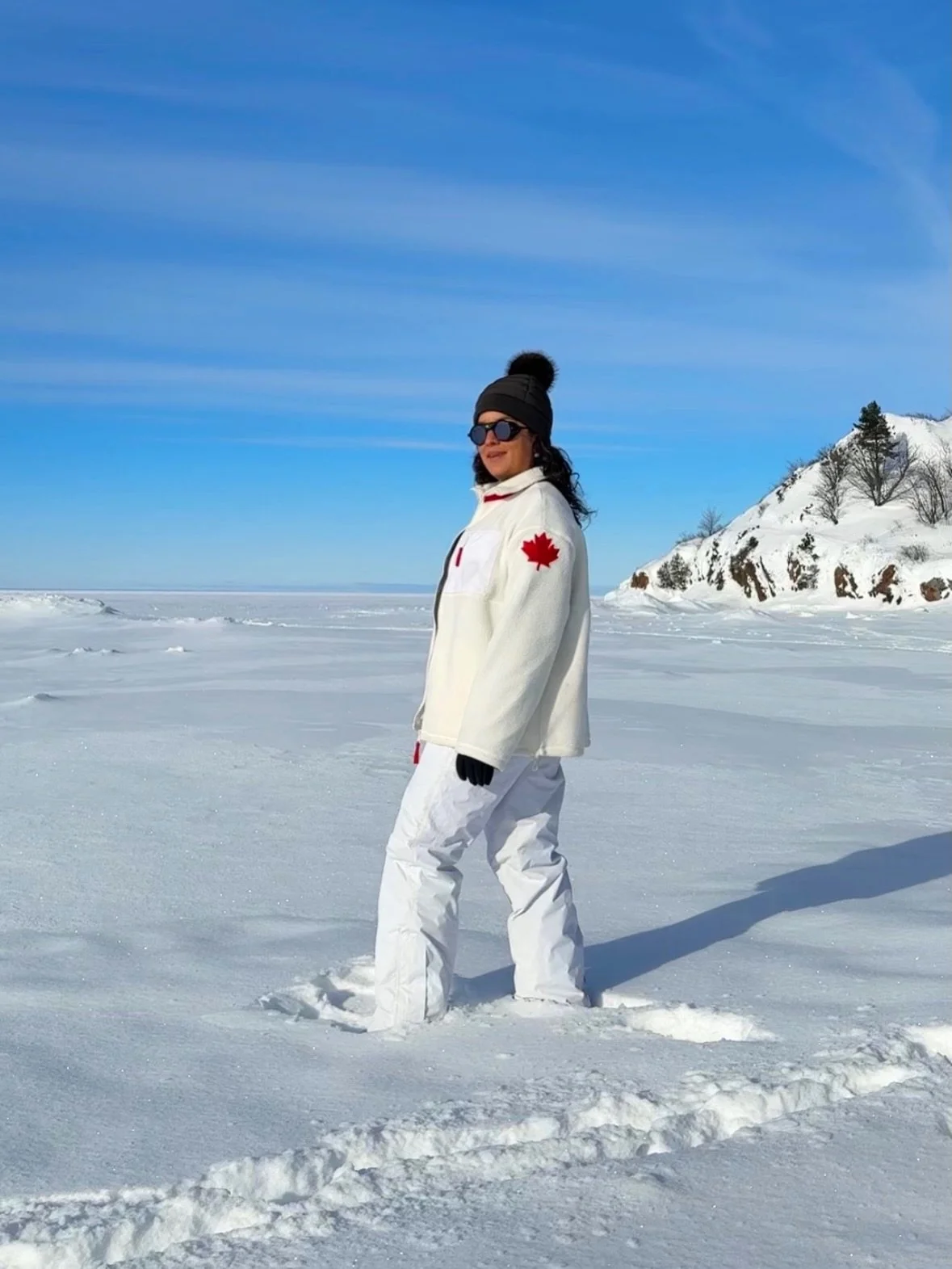 Who needs #heatedrivalry to release the fleece when you can make your own Shane Hollander Olympic sweater? 

Check out this custom project by @darpaguandas - some *unofficial* HR x Destination Ontario x Olympics fashion, but make it Ontario.  The bac