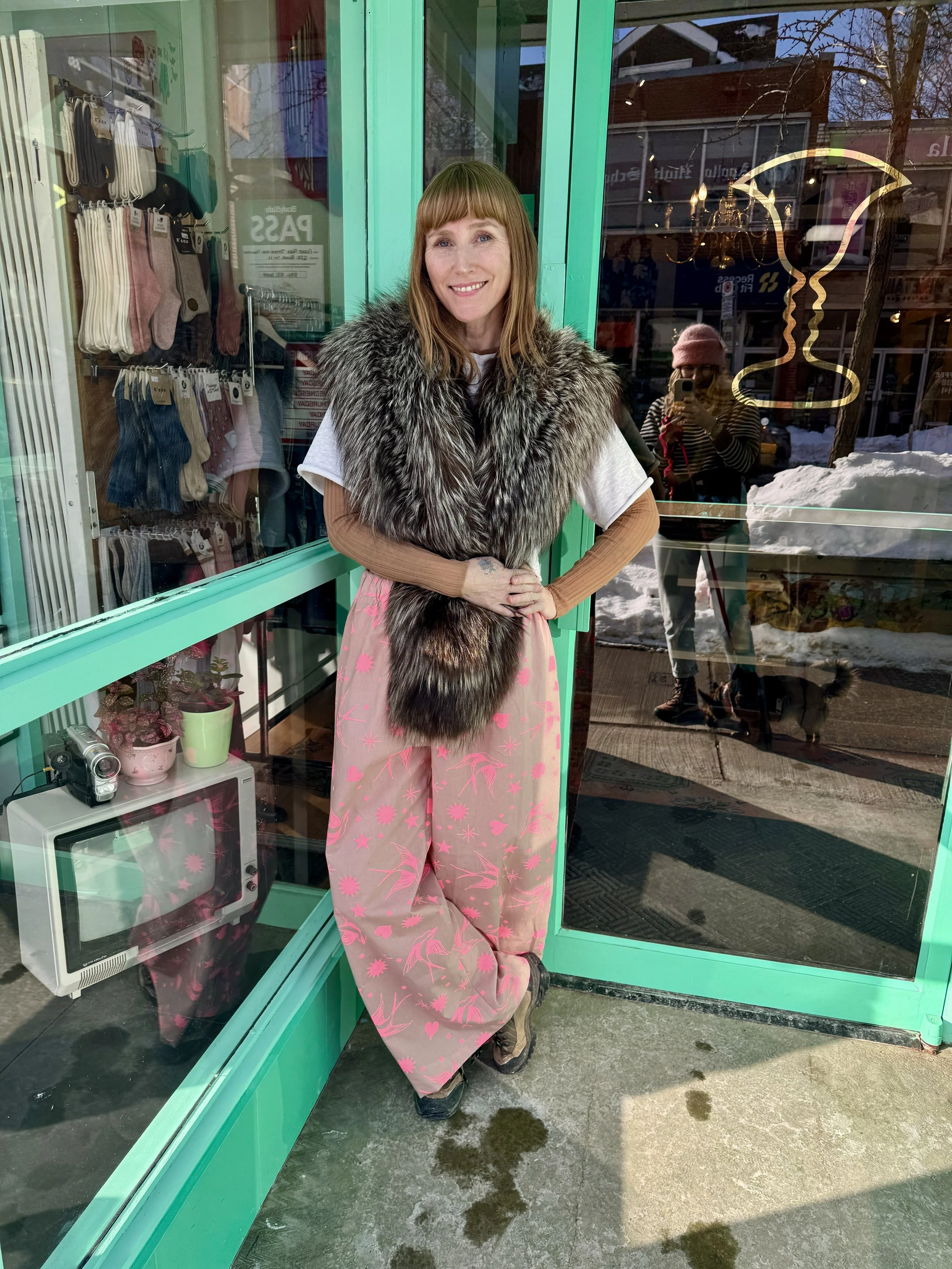 rebecca wearing tula pink lounge pants 03.JPG