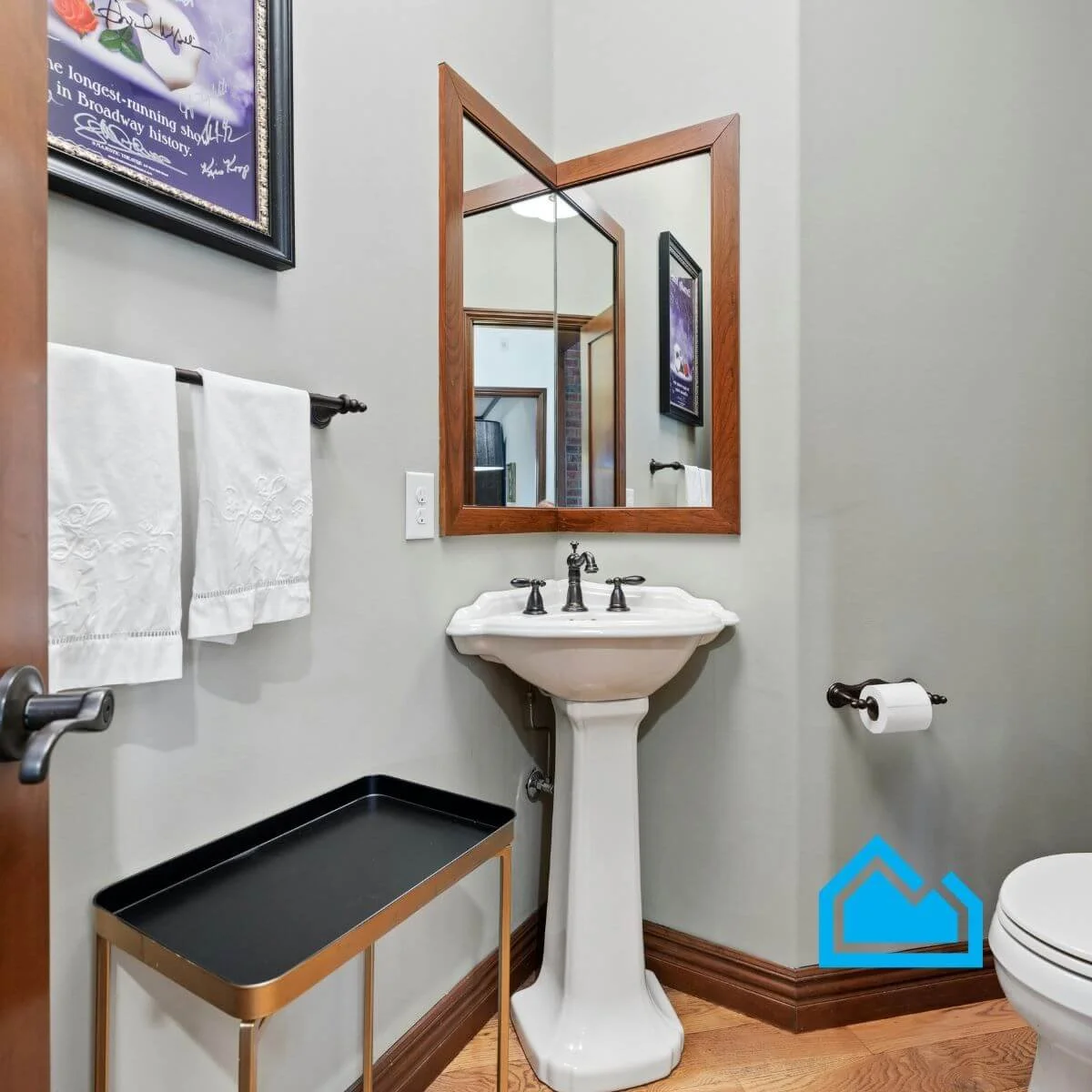 Pedestal Sink Bathroom