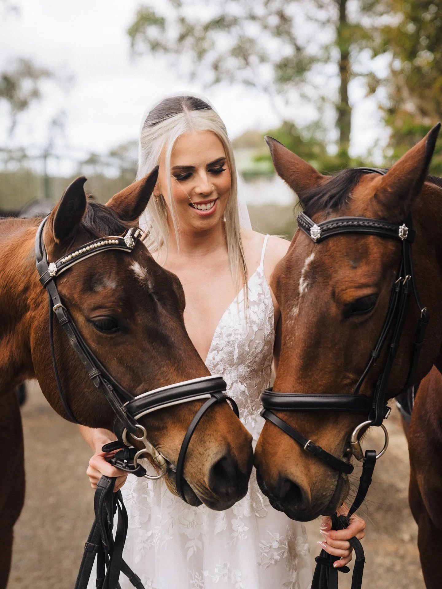 🐴 

#wedding #horse #bride