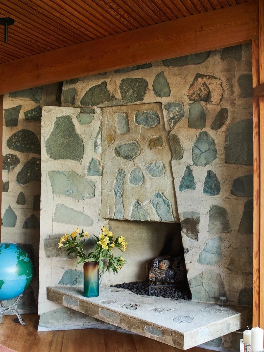 Light my fire&hellip; place 🔥🪵🕯️
#thetidalist #theinside #interiors #fireplaceseason #interiordesign