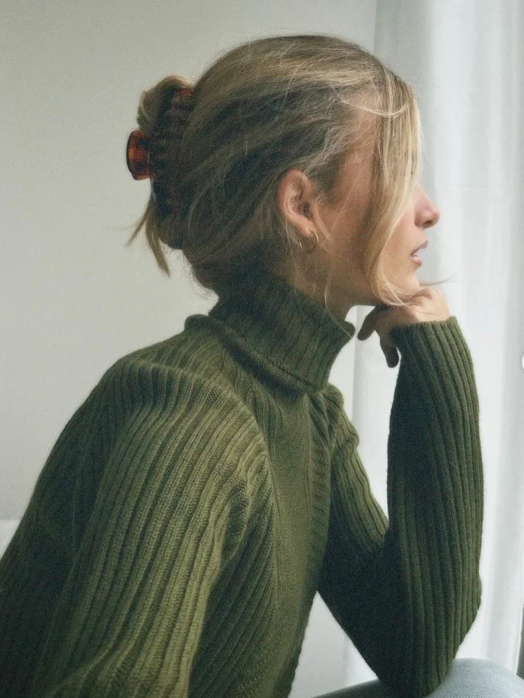 Hair and clips/claws that hit 🎯
#thetidalist #chic #hairstyles #hairclips #vibes