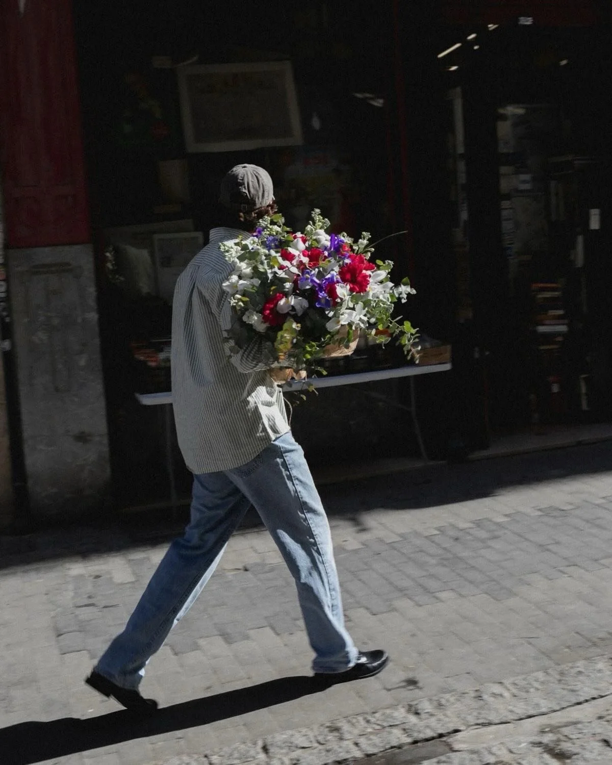 Guys happy spring. 💐
#thetidalist #spring #menandflowers #flowerpower