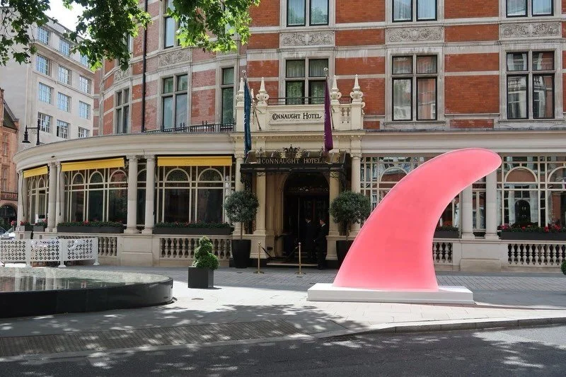 Upside Down, an exhibition of new fin sculptures by Alex Israel at the Davies Street gallery in London, opening June 12 - September 5. Would love to see this! If you&rsquo;re in London, go. 🇬🇧
#thetidalist #gagosian #alexisrael #art #gagosianlondon
