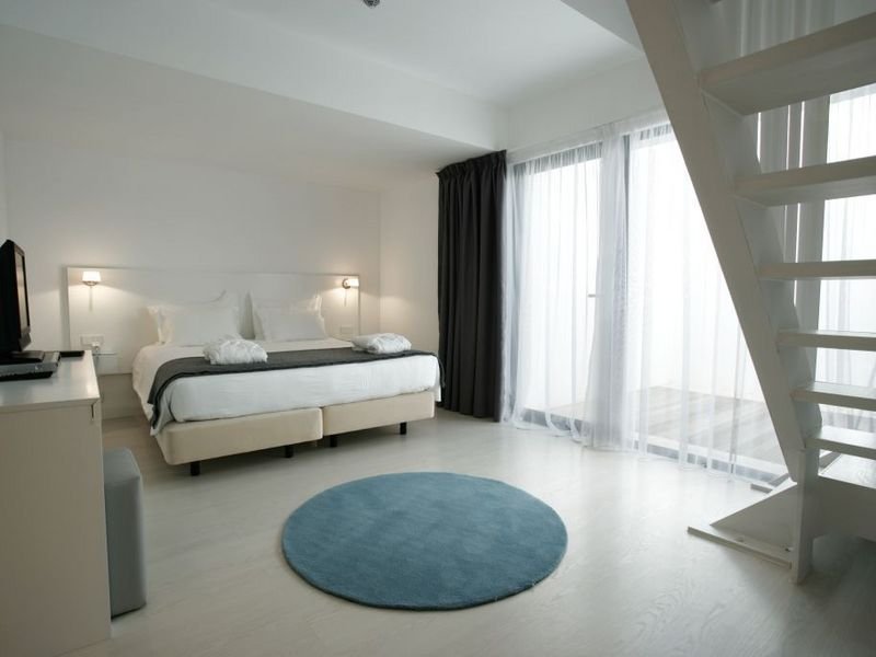 Memmo-Baleeira-Hotel-gallerySizeMemmoDuplex3_baixa-jpg2.jpg