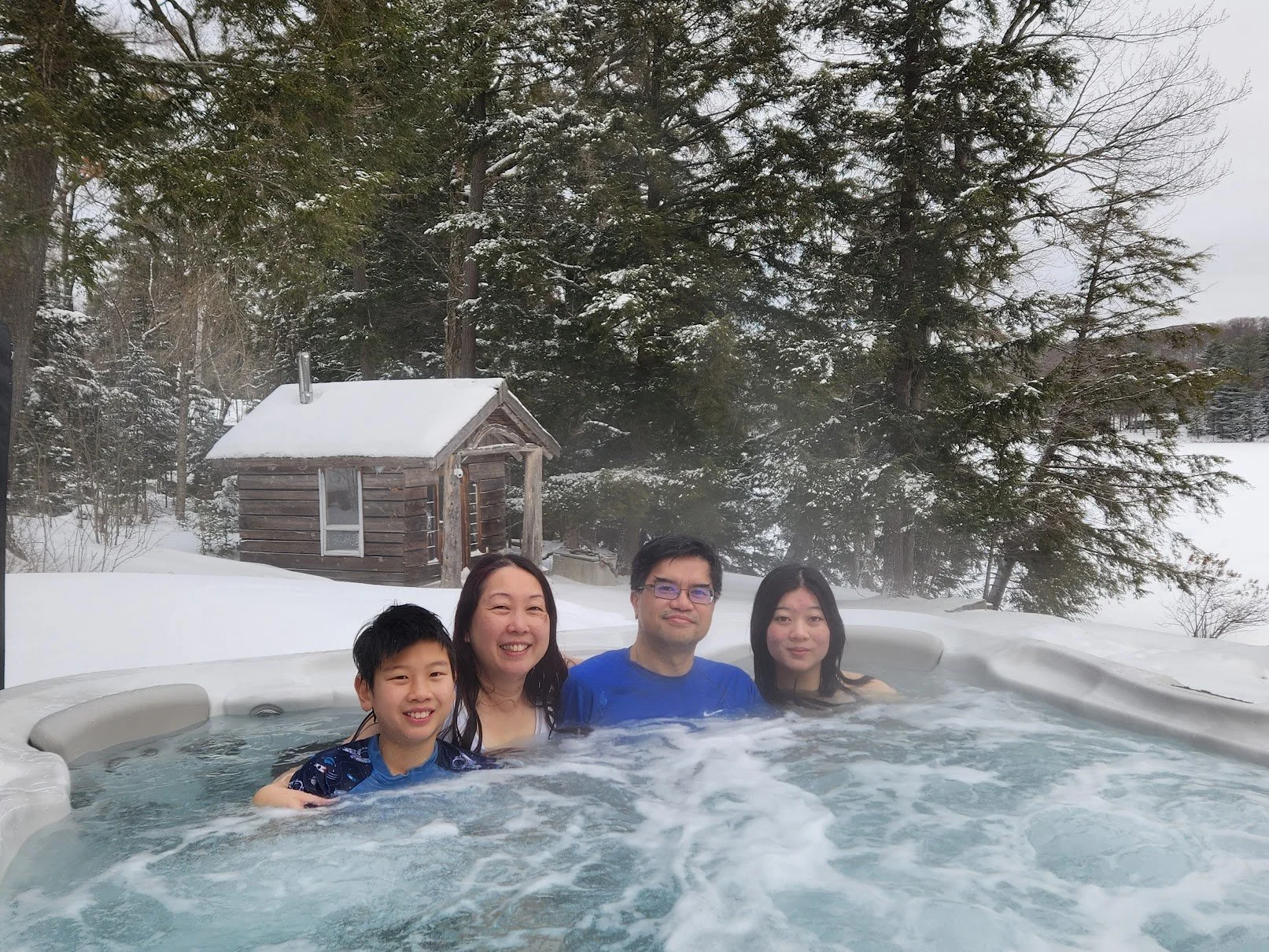 Winter hot tubbing! ❄️🌊