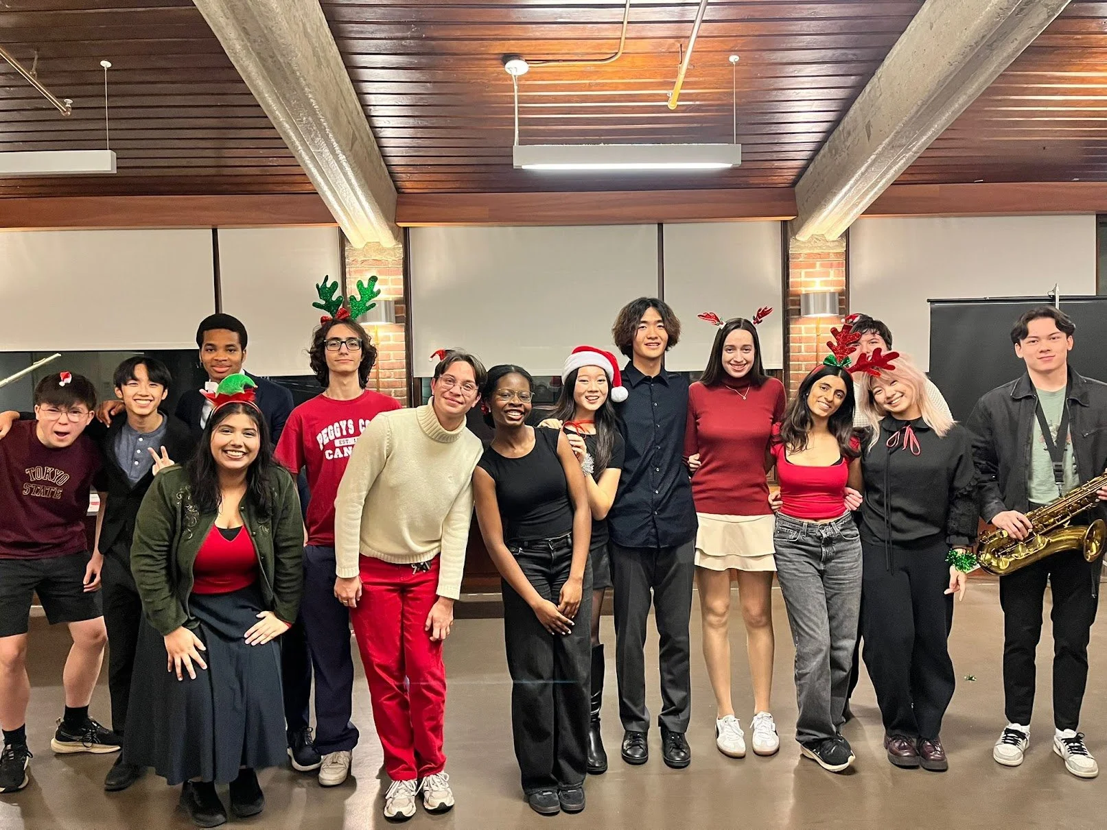 Middle House dance practice! 💃👯‍♂️