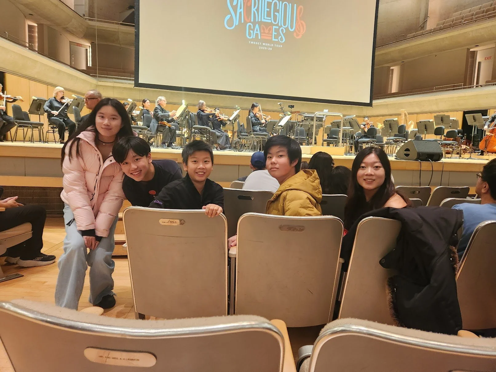 Front row for brett and eddy!!