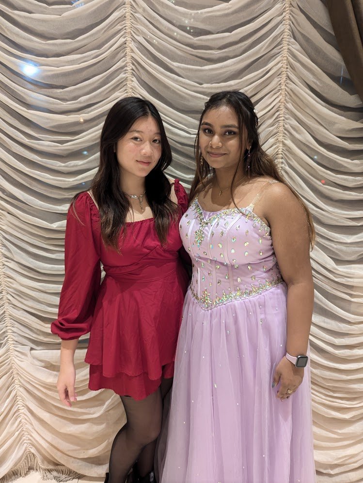 We spent 4 hours getting ready (eating food and yapping). 💝