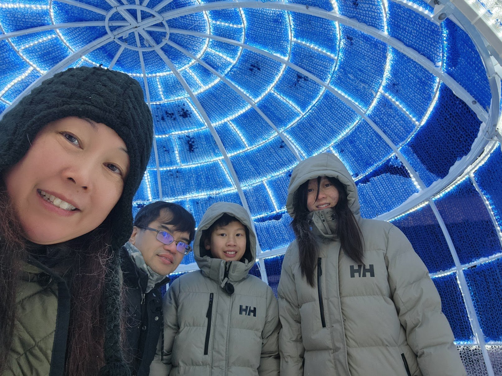 Help!! We are stuck in an igloo!!