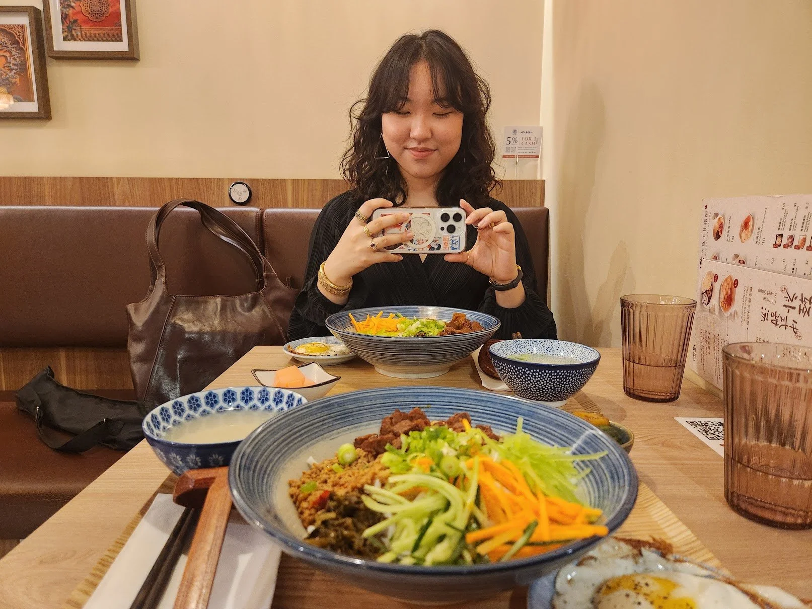 Lovely cafe with lovely company! 💬😁