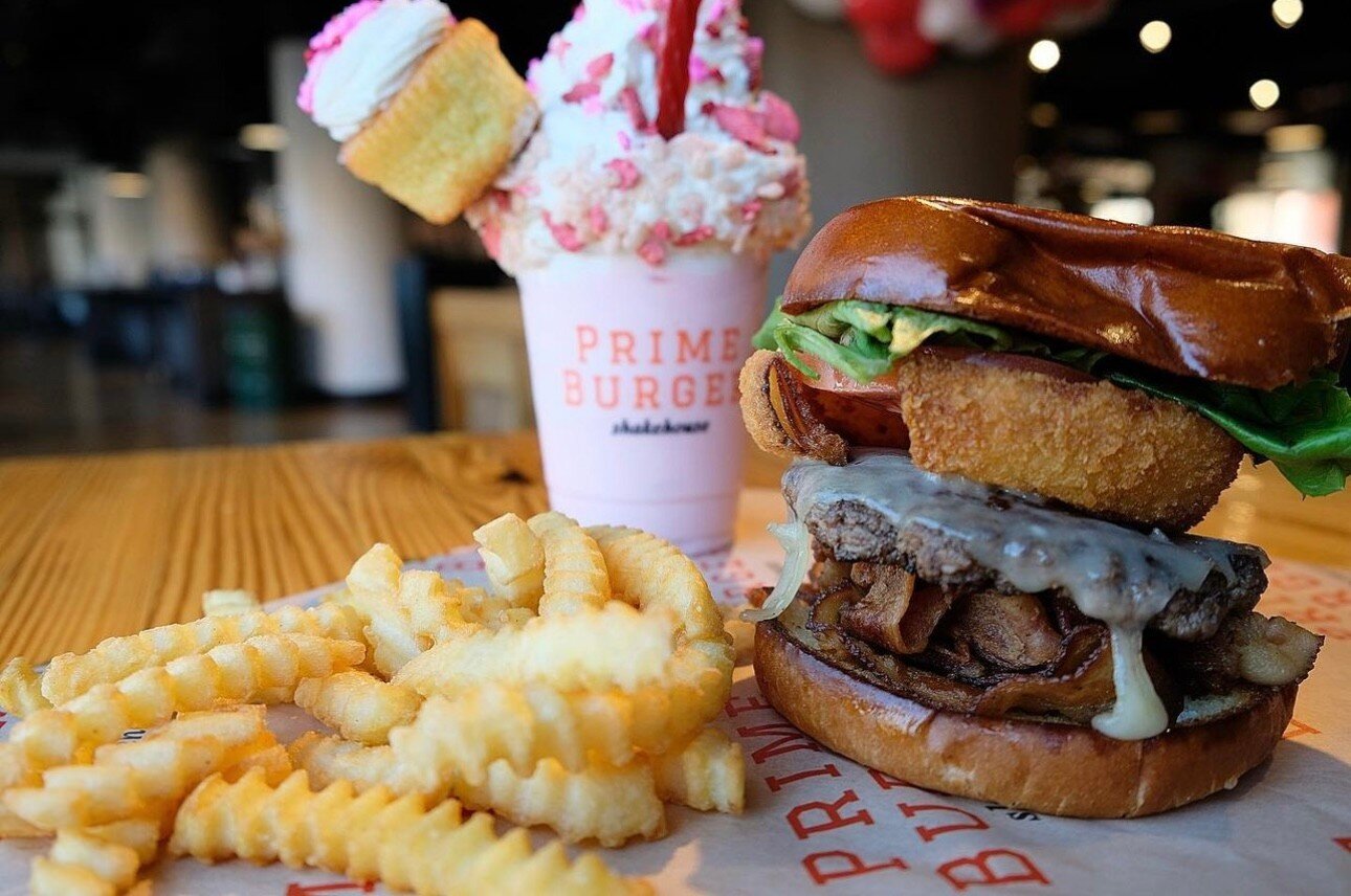 Bring dad in for a friyay treat 🍟 This weekend is Father&rsquo;s Day. Celebrate Prime Burger style.
@riverstreetmkt

#primeburger #troyny #fathersday #happyfathersday #familyfun #dinneridea #dinnerspot #upstateny #riverstreetmarket #burgerlover