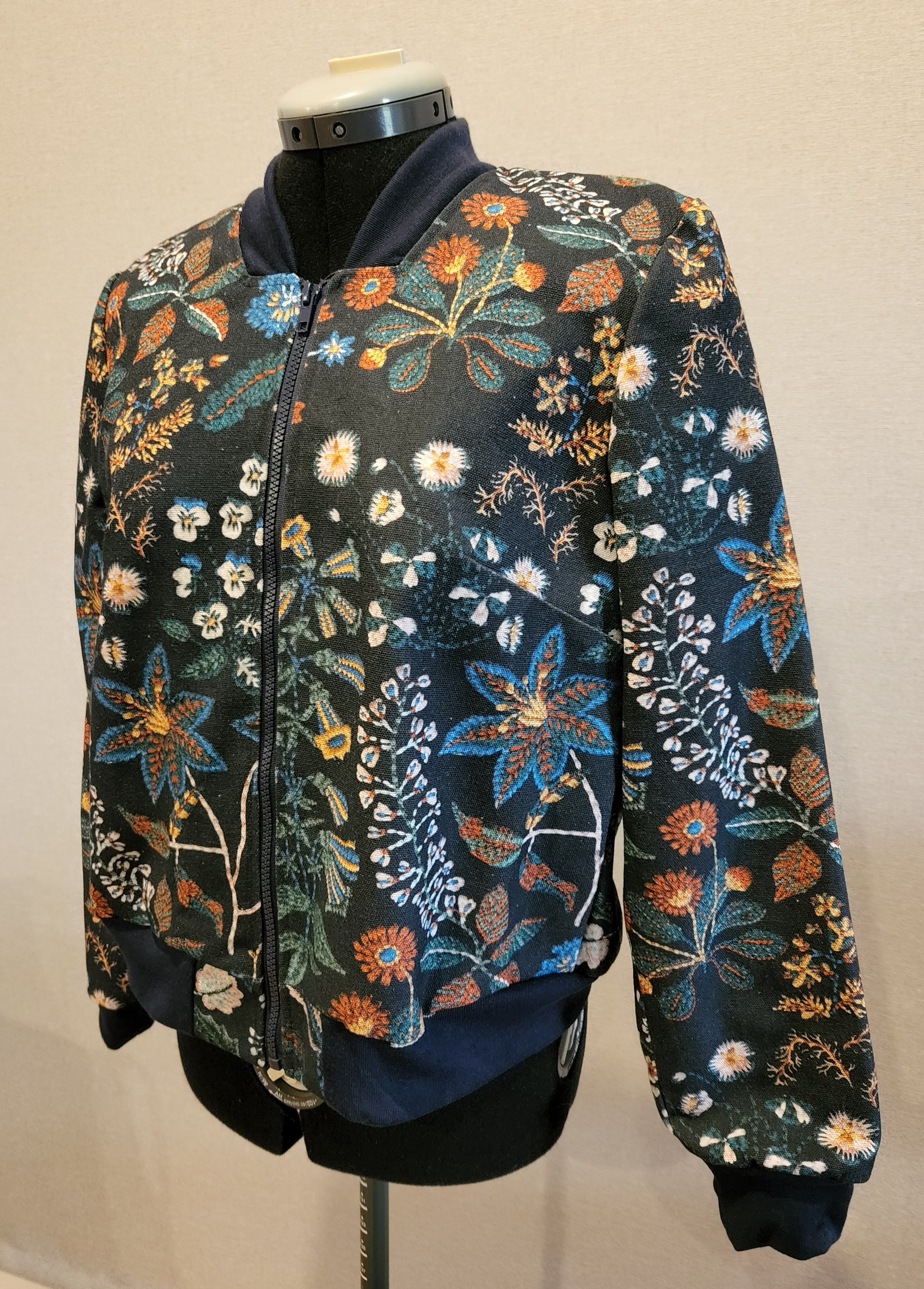 Navy floral.jpg