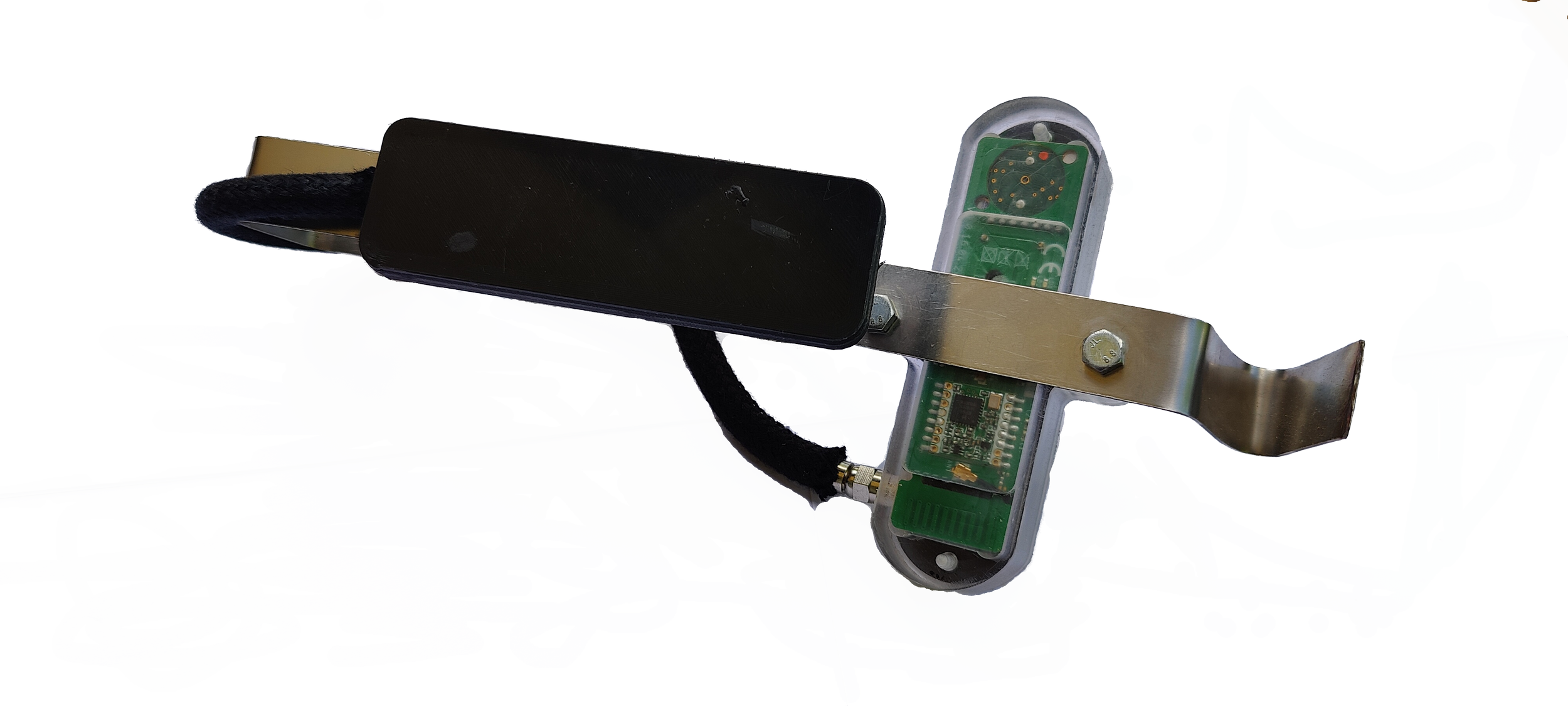 Grubenmonitor mit Sicht auf das Antennengehäuse
