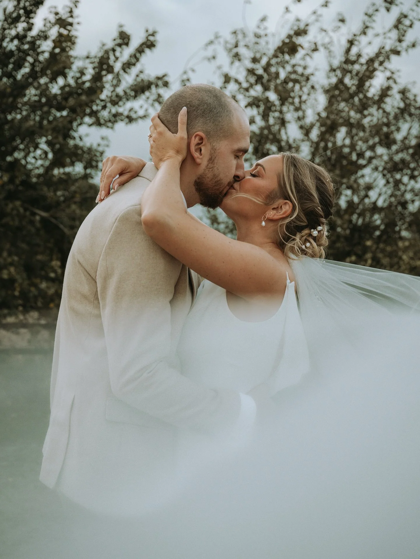 Charlotte + Jordan ✨
Let’s just say talk about planning your wedding in such a short period of time… yet it went absolutely flawless. 
They got married at the gorgeous @thekedleston on Thursday last week with only their dearest and nea