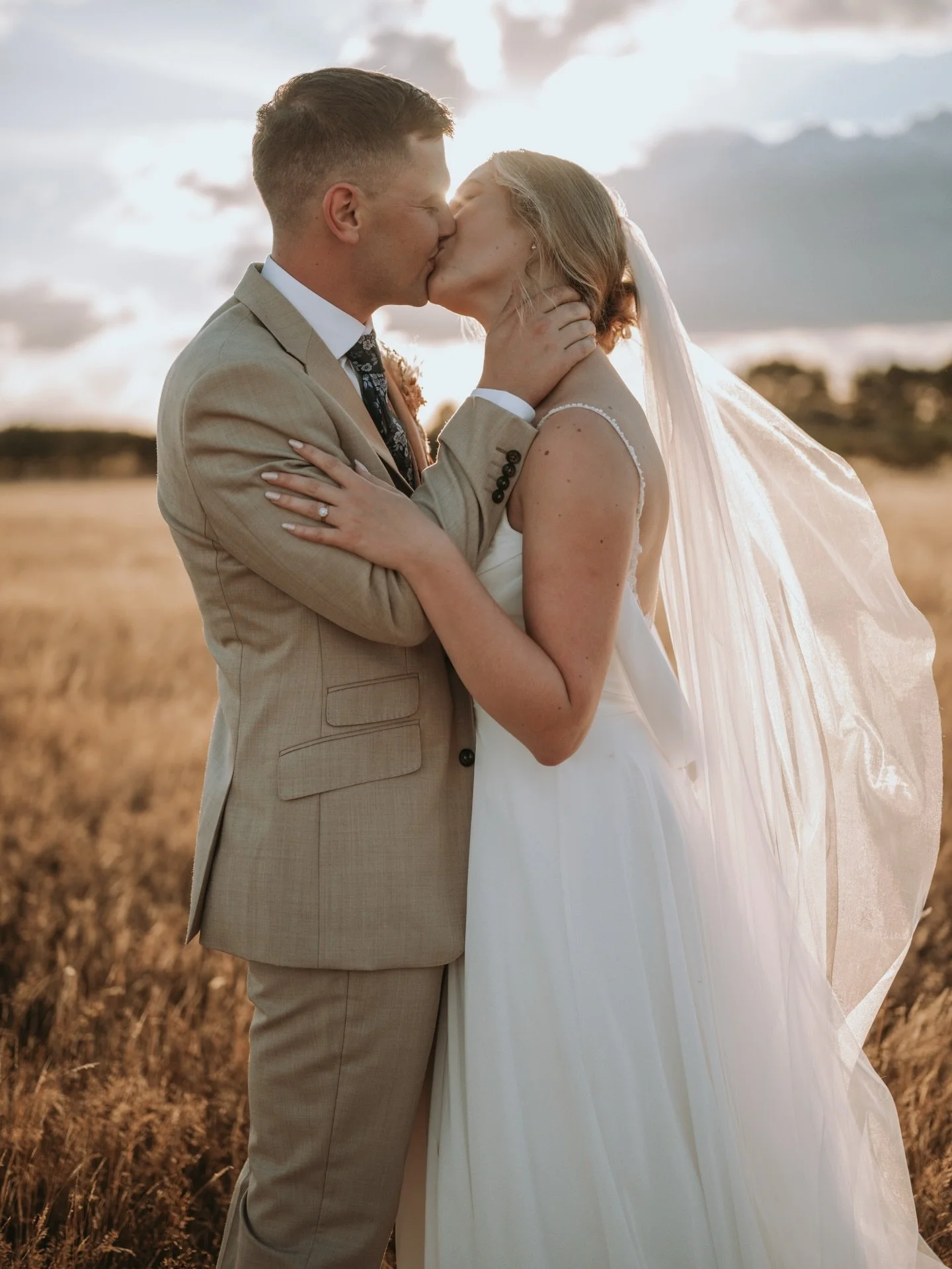 ✨ 2 0 2 5 ✨ what a year 🤍 My first full year back behind the camera, capturing so many beautiful weddings, and my first year balancing it all after welcoming our baby boy. Feeling incredibly grateful for every couple who trusted me with their memori