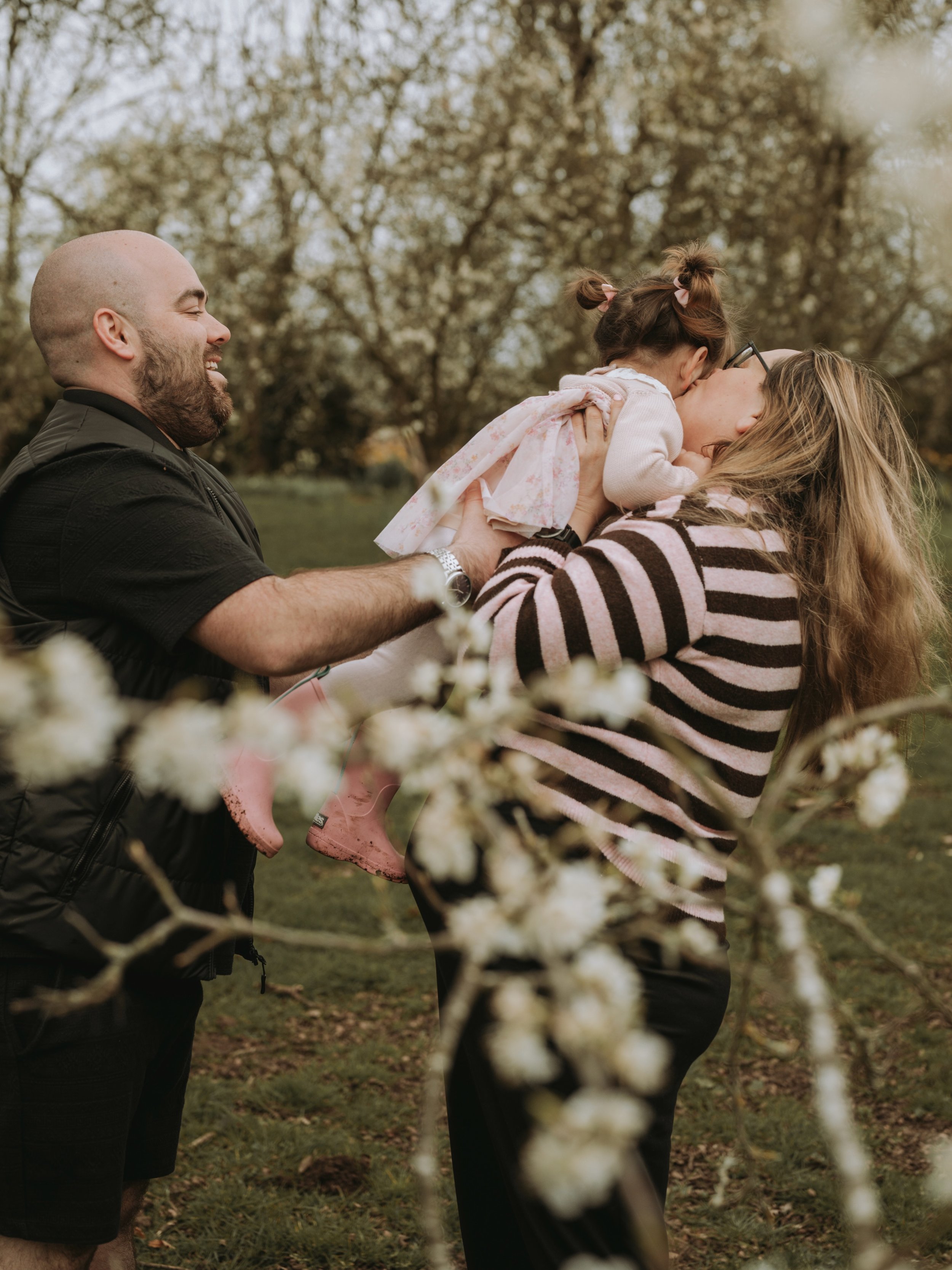 Had a beautiful maternity shoot the other week. Even though it was cold we made the most of the dry weather. 

It was such a pleasure capturing these fun moments and cannot wait to meet the newest addition when they make an appearance! 🤍✨

#maternit