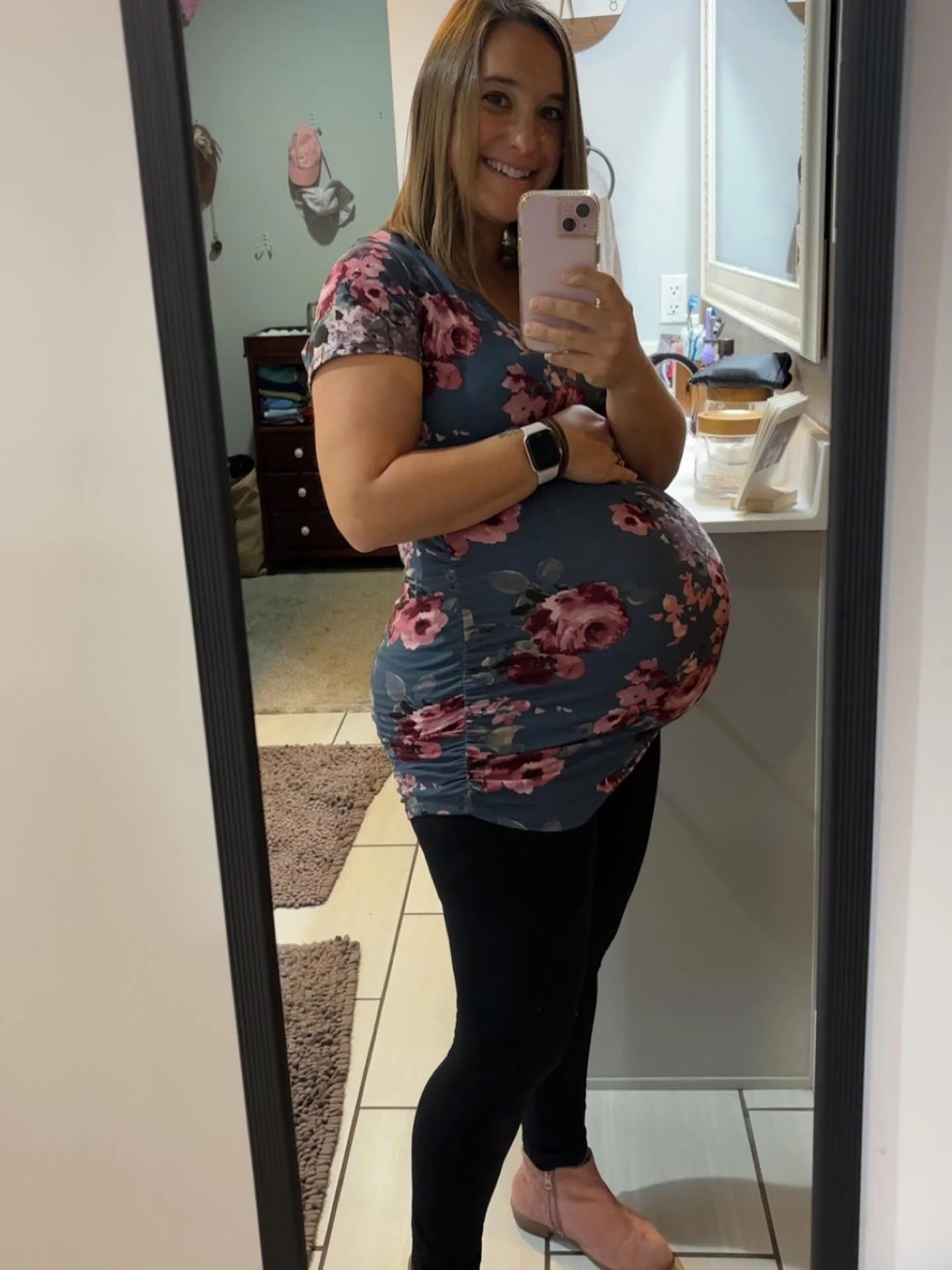 32 years today 🤍 Five years ago today I had my second miscarriage and I was 22 when I became a mom for the first time.
I’m nearing the end of my 6th pregnancy and the truth is, over the last 10 years, each one has profoundly transformed me.
