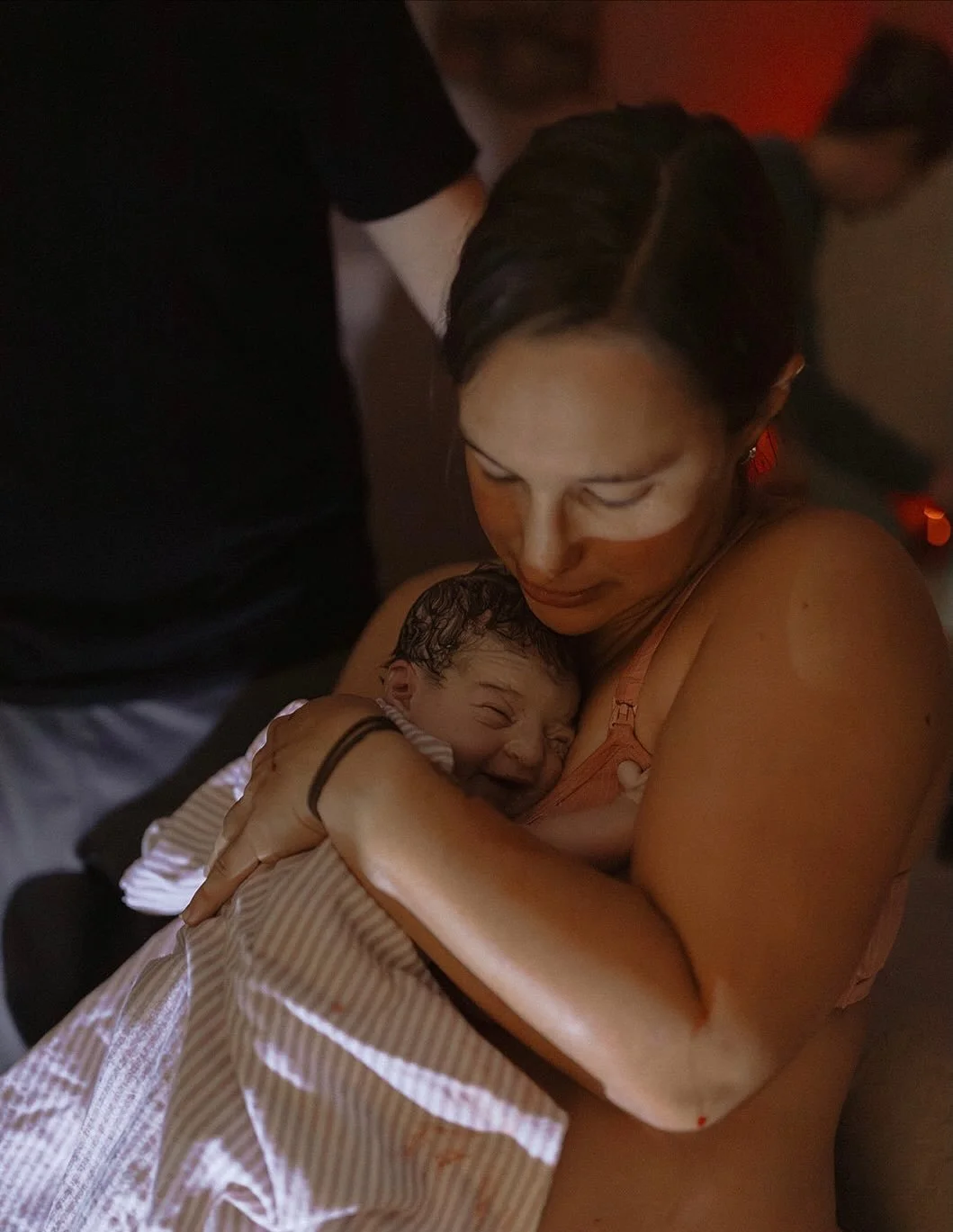 Annie&rsquo;s Home Birth Story 🤍

Monday Oct 27th
✨Woke up crampy
✨Had acupuncture and chiropractor appt
✨By evening I could recognize the start and stop of very mild contractions.

Tuesday Oct 28
✨Woke up at 2 am with contractions and watched Game 