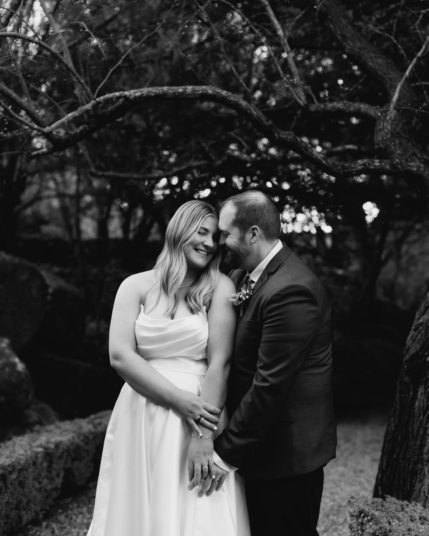 ❤️❤️❤️ More beauties with @elopebendigo - a mid week &lsquo;Micro Wedding&rsquo; full of thoughtful and meaningful touches in the depths of a Daylesford winter at @hotelbellinzonadaylesford 
💌 @celebrantsuebegg

#elopebendigo #bendigowedding #dayles