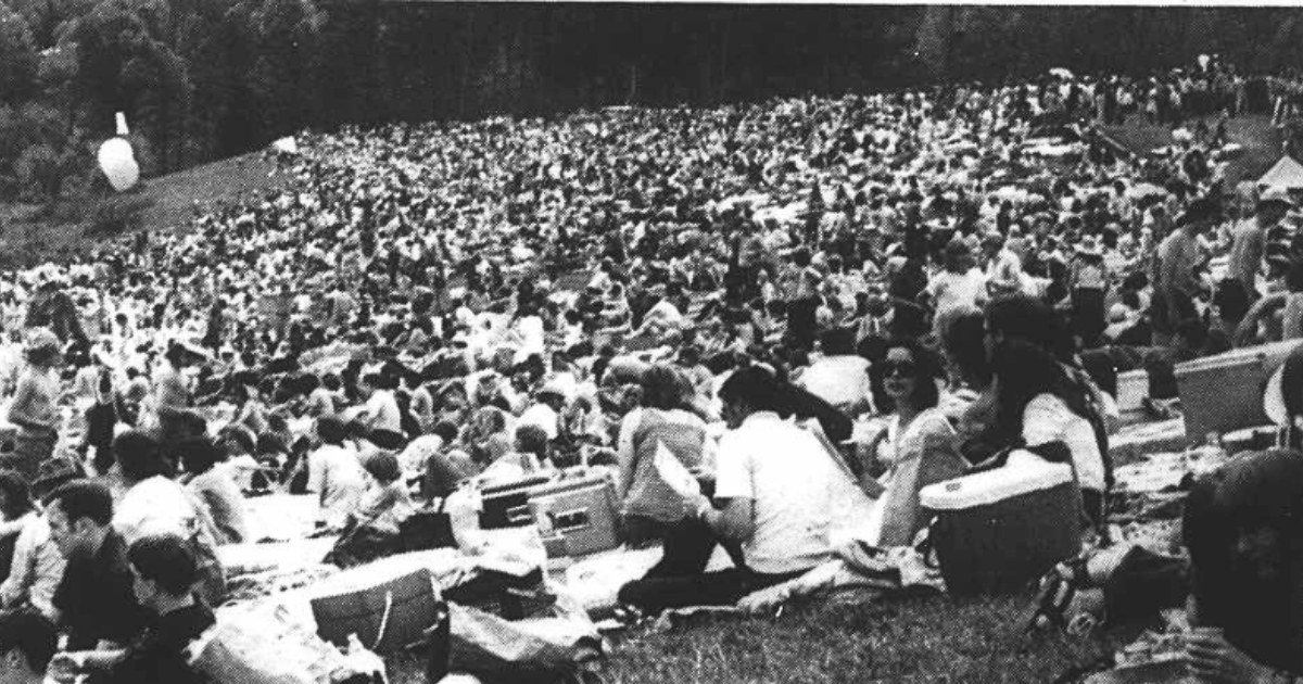 🏇 Pop Quiz, History Buffs! 🏇
Think you know your Camptown Races history? Let&rsquo;s find out&hellip;
Camptown Races were held at which of the following locations?
1️⃣ Meadow Farm, Mannheim Farm, Graymont Park
2️⃣ Mannheim Farm, Graymont Park
3️⃣ G