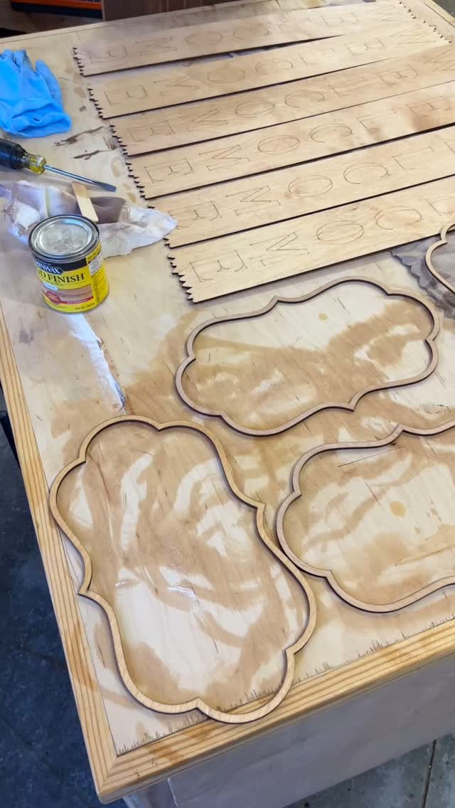 Just another evening in the woodshop with that beautiful Indiana sunset view.
#sunsetviews #woodworking #latenights #buildalegacy #ramseylegacywoodworks #omtech #smallbusiness