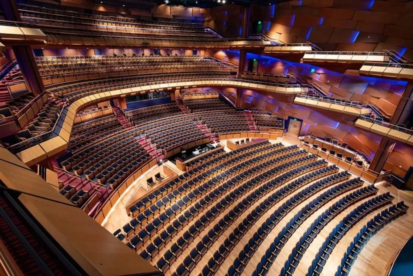 Great rehearsal this afternoon &mdash; incredibly talented musicians here in Arizona! 👏 Looking forward to 2 SOLD OUT shows in this beautiful hall tomorrow!! 🤩

@stardewconcert @soho_live

#dogdadmaestro #conductor #conductorlife #classicalmusic #s