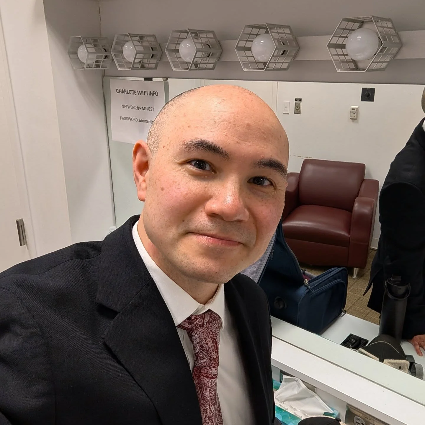 Last preshow selfie of 2025! 😁 Happy to share the stage with my friends in the @cltsymphony and my NEW friends in @cirquedelasymphonie 

#dogdadmaestro #conductor #conductorlife #classicalmusic #selfie