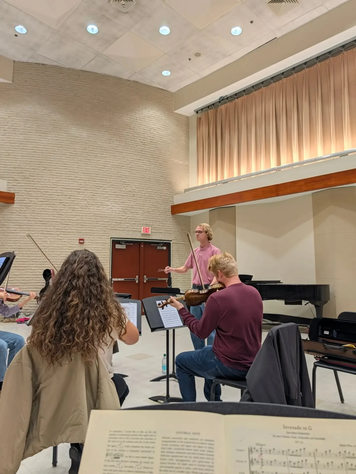 Proud of my student Pierson for being proactive and recruiting a string quintet of his peers to work on Mozart's Eine kleine Nachtmusik tonight.

Thanks for your great work, everyone! 👏🙏

@piersonrickard
@rickardpiersonmusic 
@nicolas.williams._ 
@