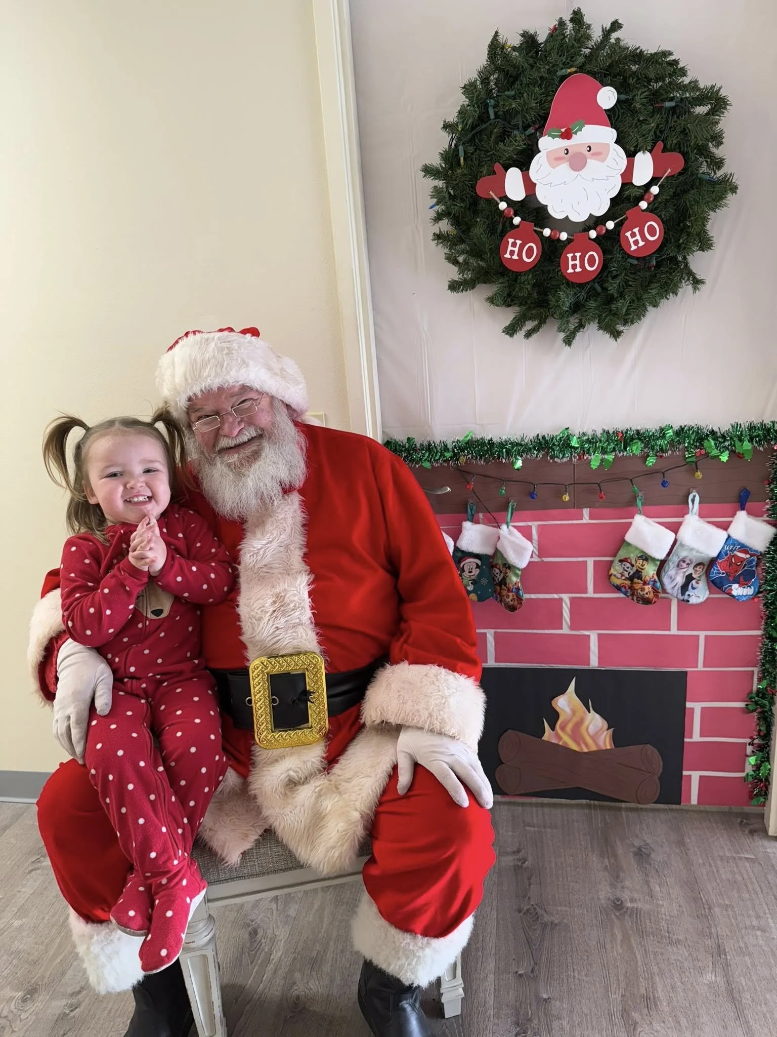 Jasper 2026 Jan Santa and happy girl.jpg