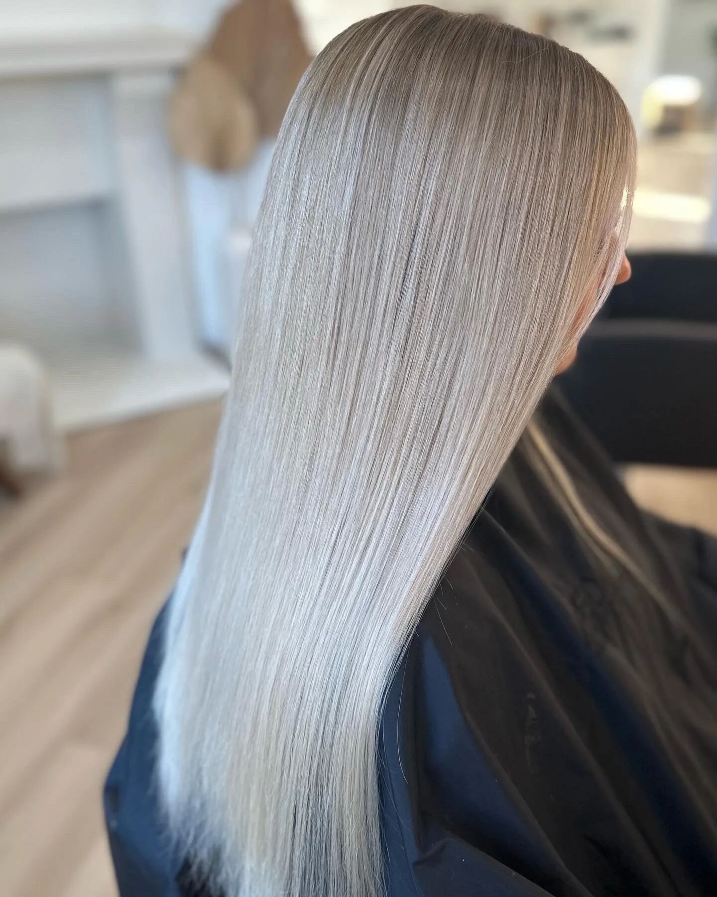 Straight blends are always so satisfying!! Brittney created this beauty! ⁣
⁣
@salonclutch ⁣
⁣
If you'd like to book with Britt you can find her contact info in the highlights section under her name! ⁣
⁣
For general inquiries:⁣
📞 705-209-6729⁣
✉️ ble
