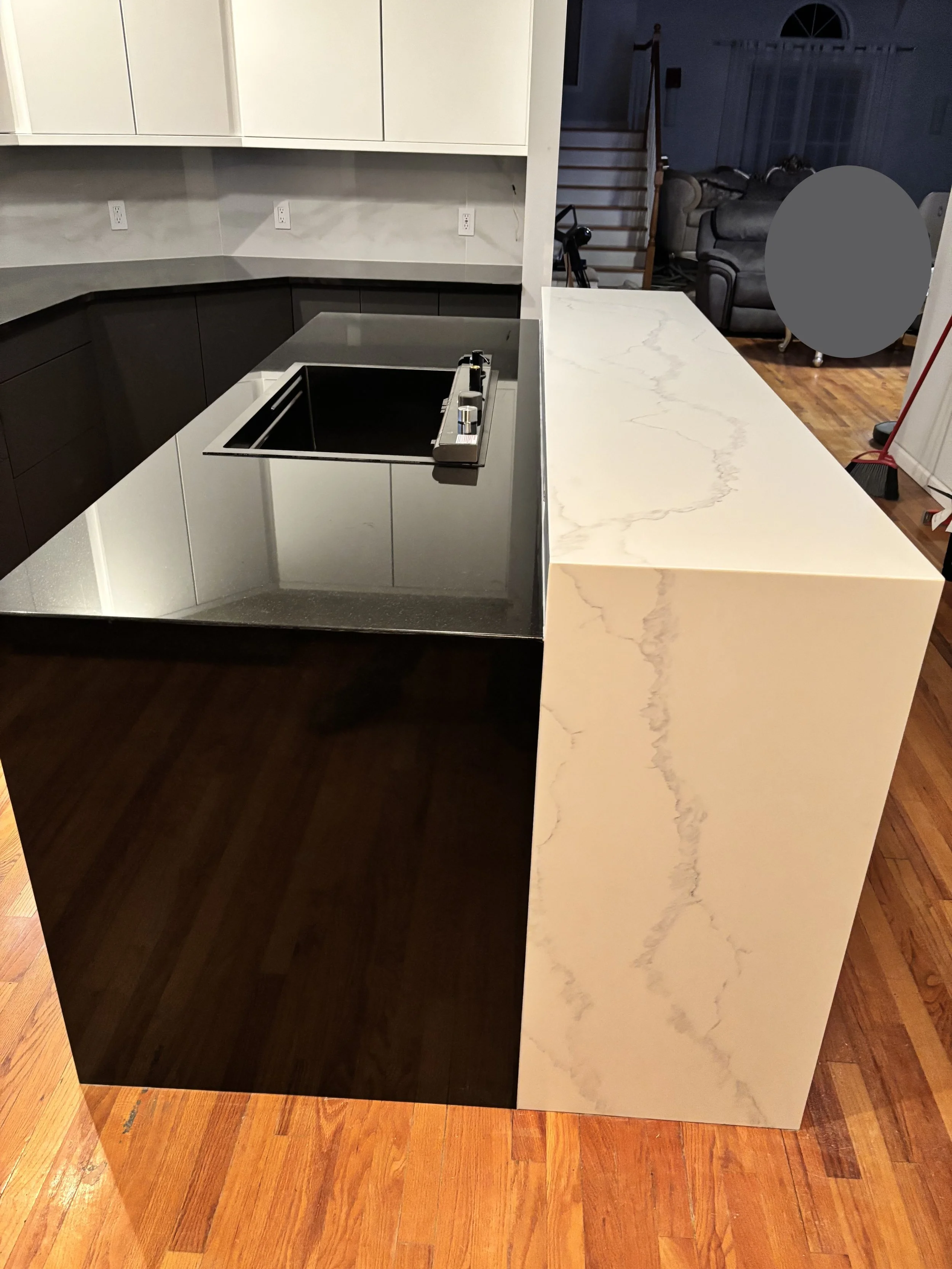Granite Absolute Black & Emerstone Quartz Borghini Silver