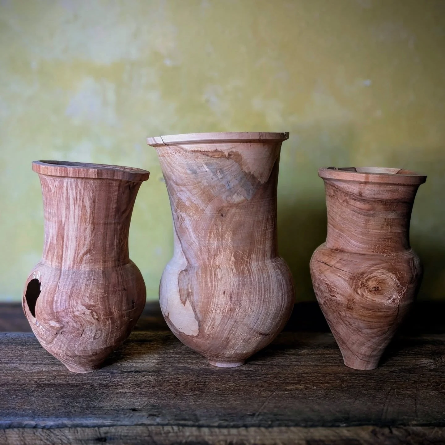 A few expressive forms in Apple wood, each exploring different proportions of the same overall shape. These will be heavily textured with stiff wire brushes after they're done drying out. 

#spokanemaker #grainmill #spokaneart #woodturning#spokaneart