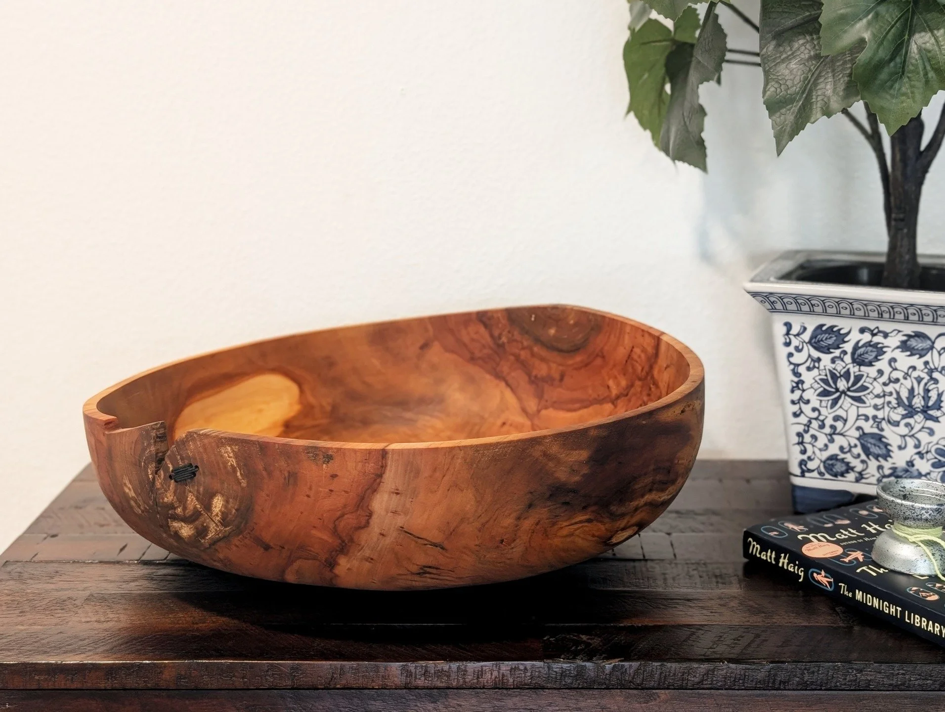 This big bowl turned from apple wood was a wedding gift for my long time friend @erclark24 and @yogbirsingh. Cheers to your new lift together!