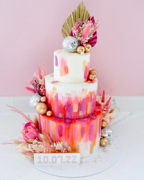 Three Tier Boho wedding cake with dried Flowers — The Baked Studio ...